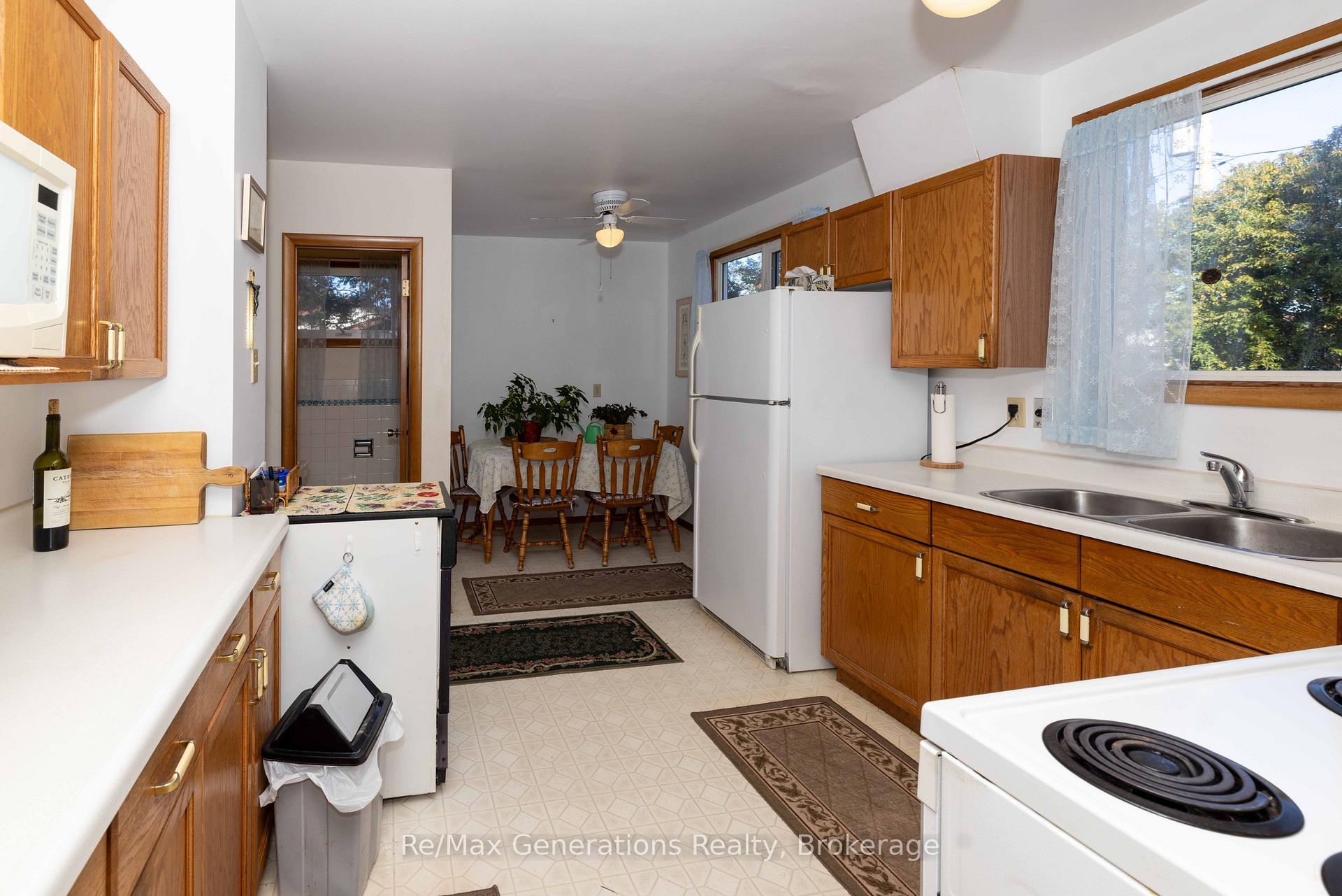 Photo 9 of 235 Maple Avenue, Thunder Bay, Forest Park — HOMEH