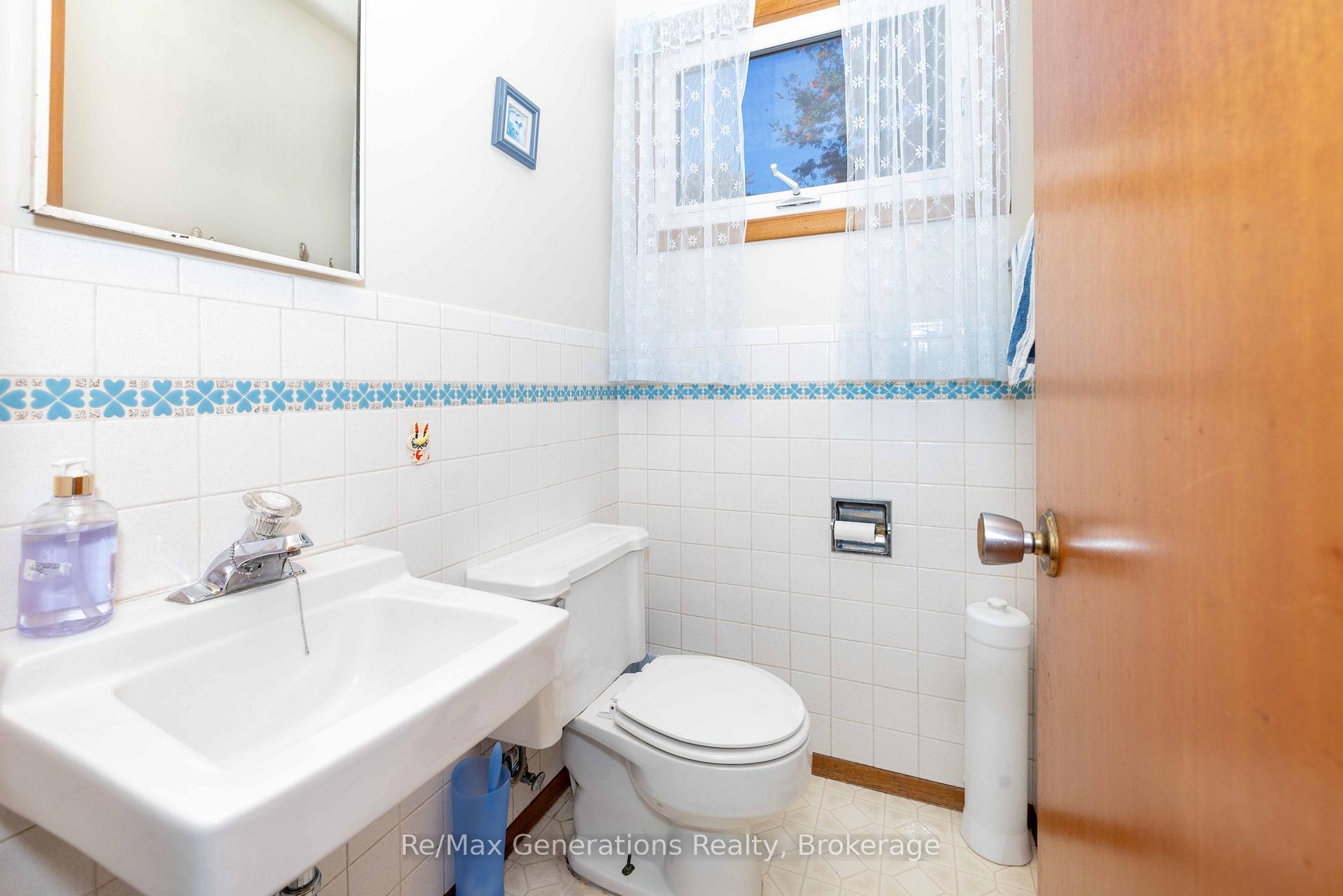 Photo 11 of 235 Maple Avenue, Thunder Bay, Forest Park — HOMEH