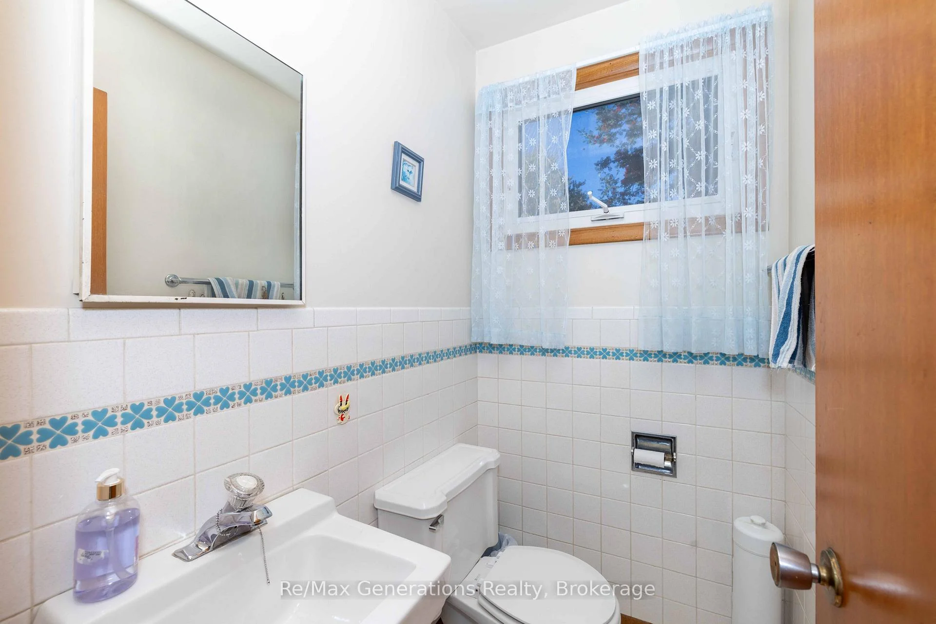 Photo 12 of 235 Maple Avenue, Thunder Bay, Forest Park — HOMEH