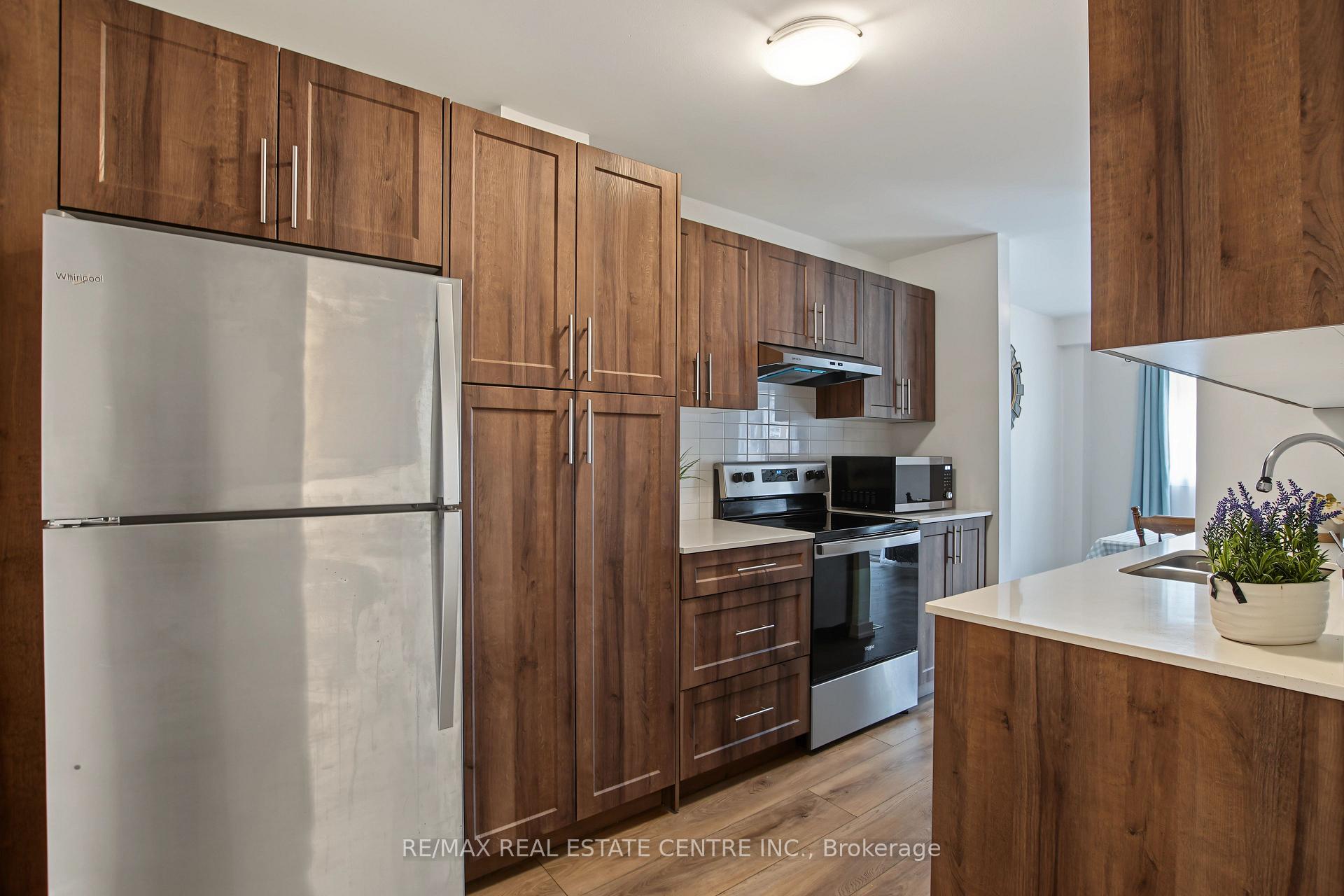 Photo 7 of Unit 32, 1444 Upper Ottawa Street, Hamilton, Templemead — HOMEH