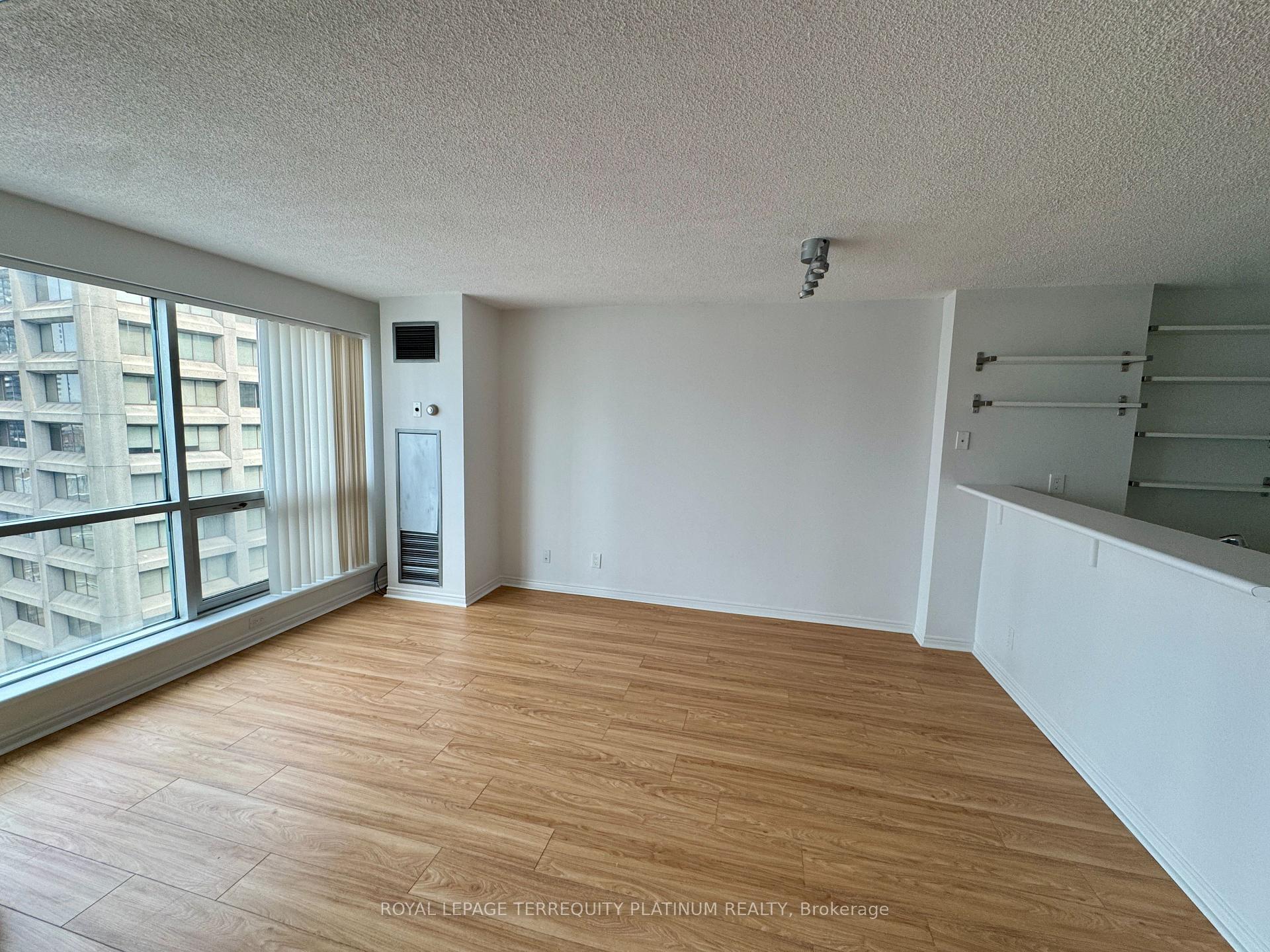 Photo 4 of Unit 2409, 10 Yonge Street, Toronto, Waterfront Communities — HOMEH