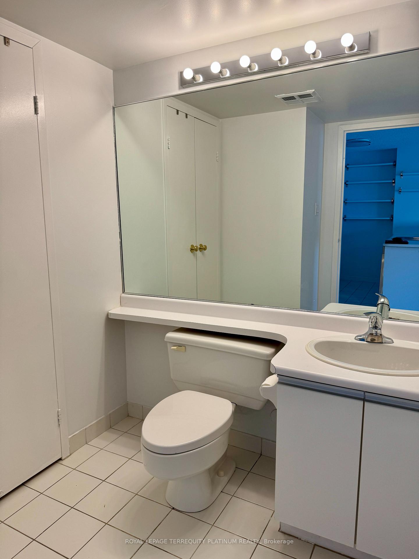 Photo 6 of Unit 2409, 10 Yonge Street, Toronto, Waterfront Communities — HOMEH