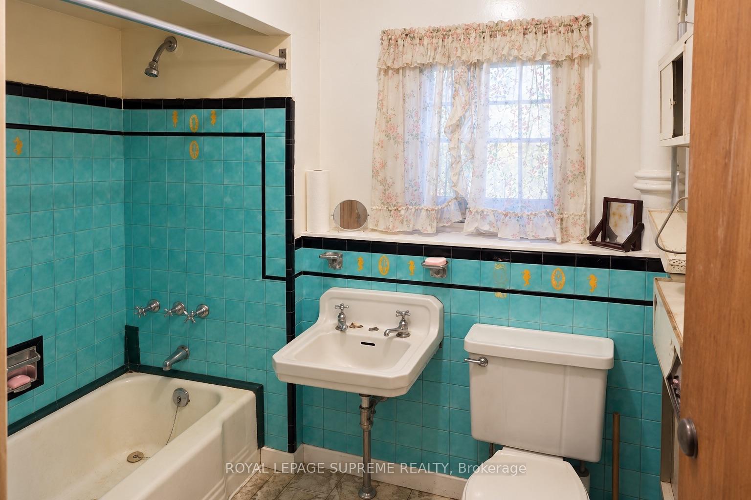 Photo 7 of 48 Mould Avenue, Toronto, Rockcliffe-Smythe — HOMEH