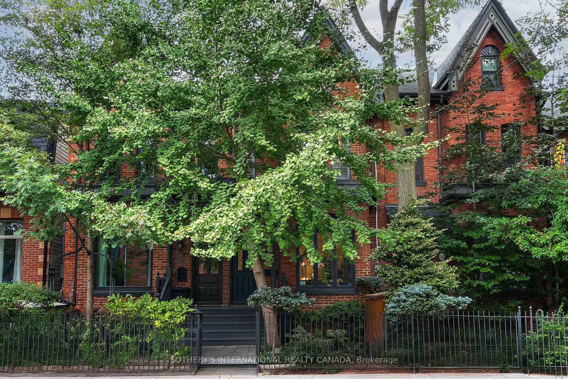 Photo 2 of 140 Spruce Street, Toronto, Cabbagetown-South St. James Town — HOMEH