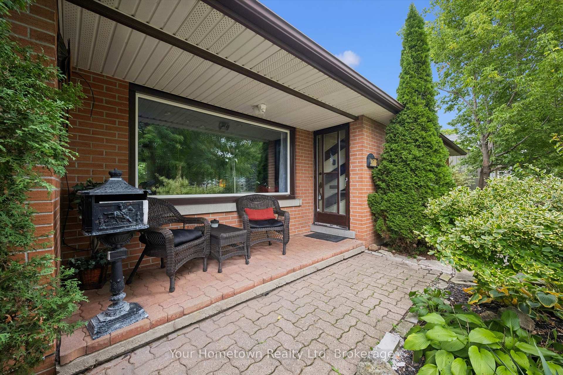 Photo 4 of 471 Garafraxa Street E, Centre Wellington, Fergus — HOMEH