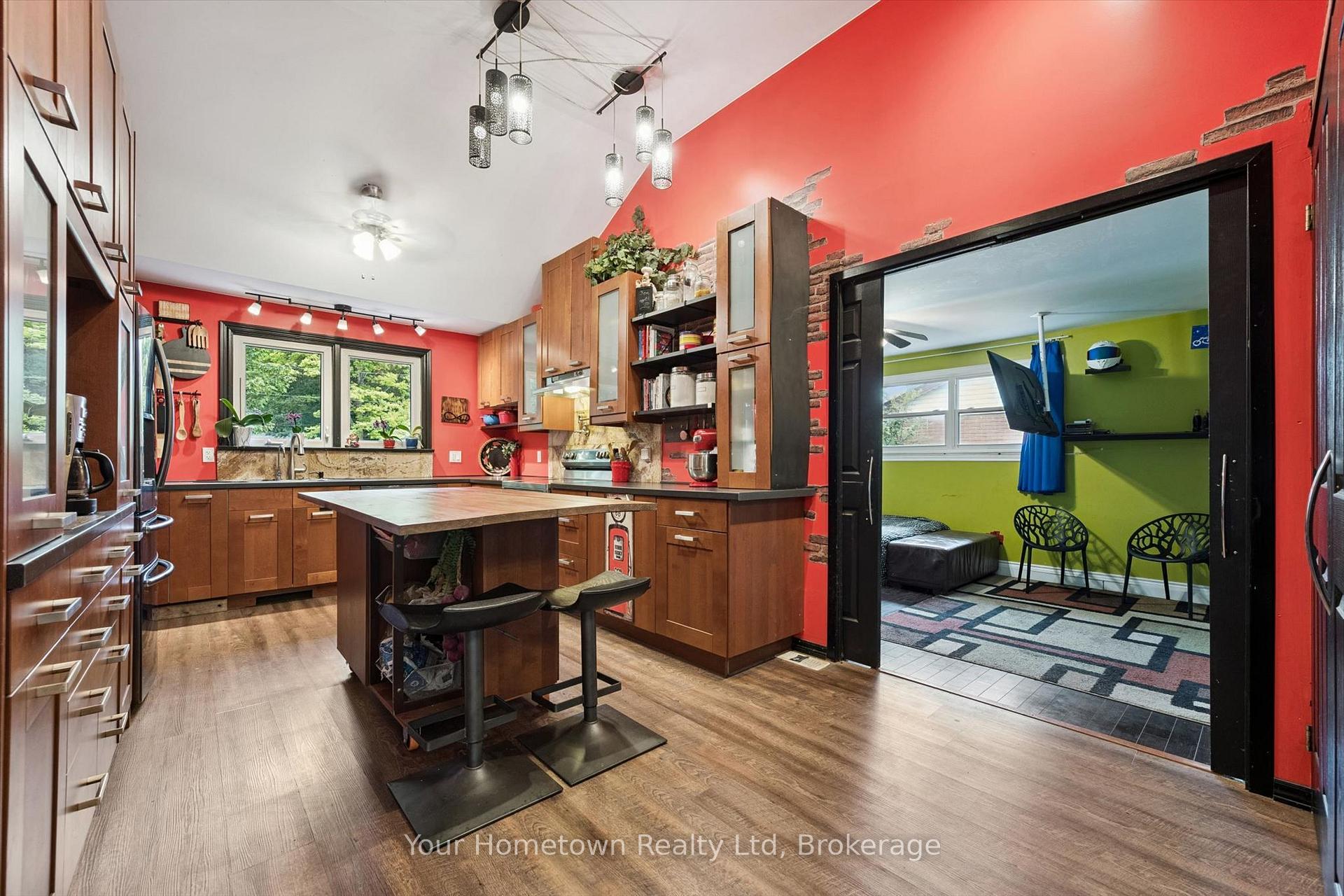 Photo 13 of 471 Garafraxa Street E, Centre Wellington, Fergus — HOMEH