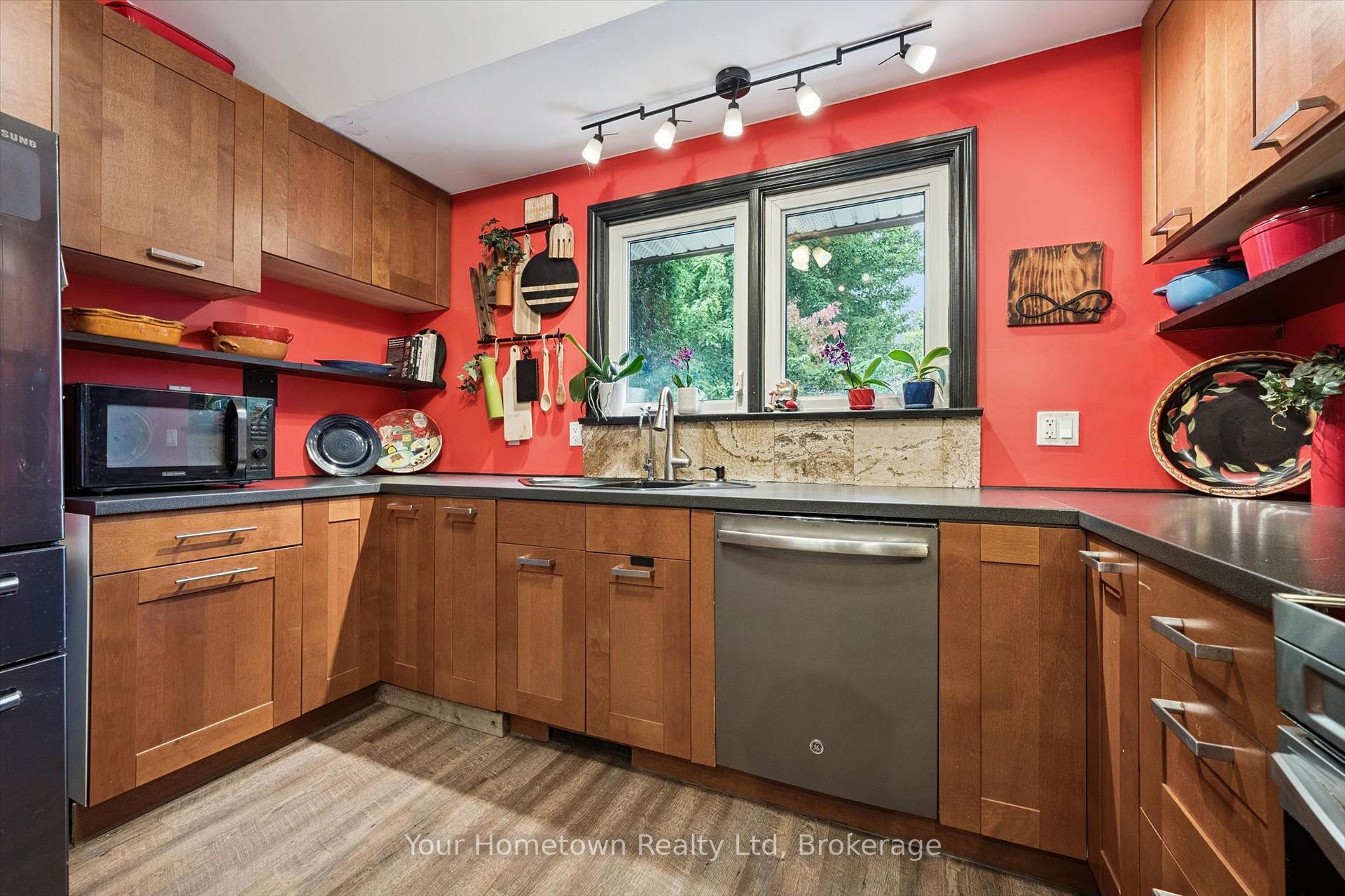 Photo 15 of 471 Garafraxa Street E, Centre Wellington, Fergus — HOMEH