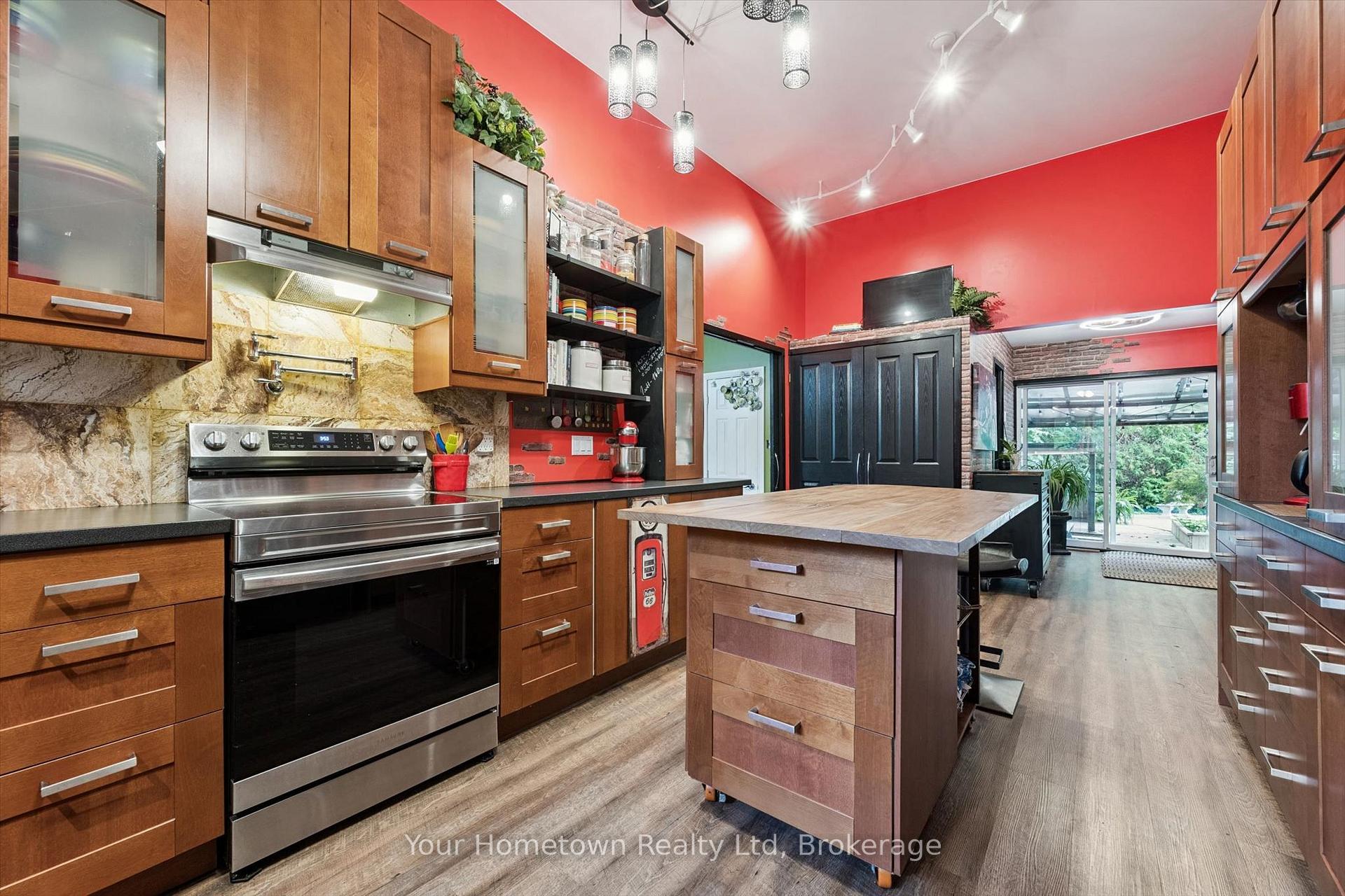 Photo 16 of 471 Garafraxa Street E, Centre Wellington, Fergus — HOMEH