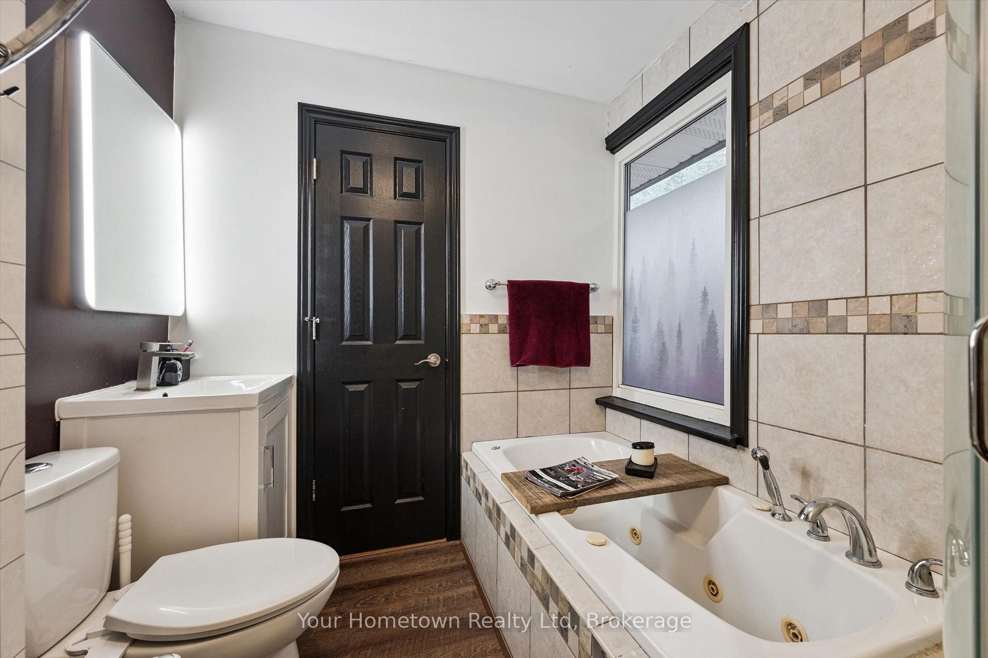 Photo 22 of 471 Garafraxa Street E, Centre Wellington, Fergus — HOMEH