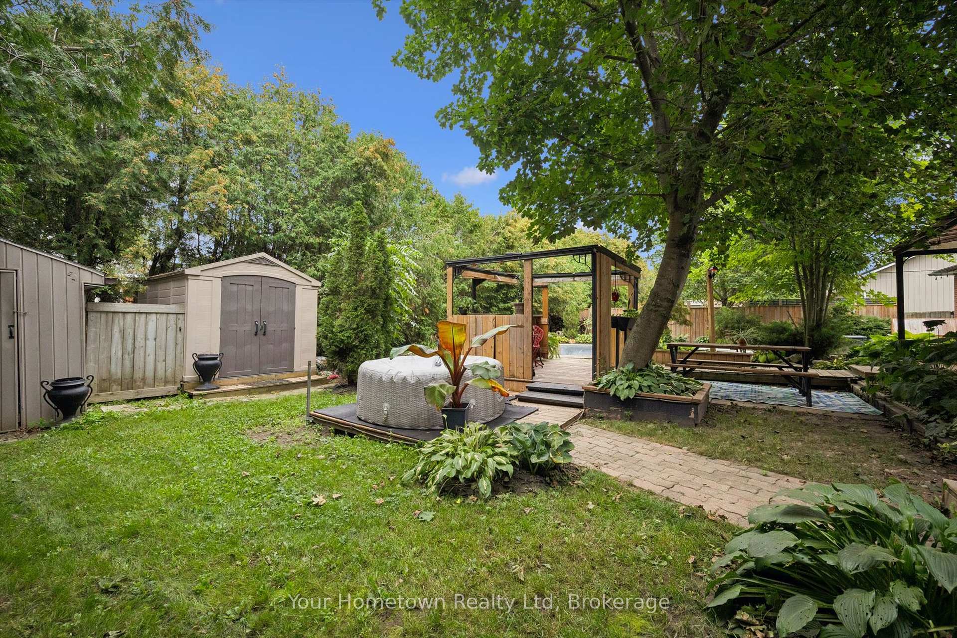 Photo 37 of 471 Garafraxa Street E, Centre Wellington, Fergus — HOMEH