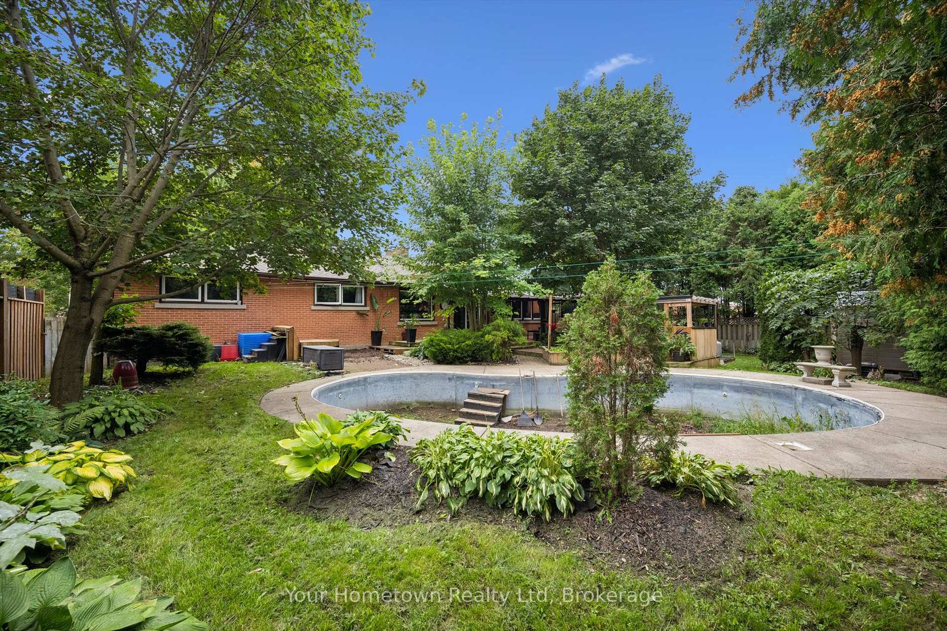 Photo 40 of 471 Garafraxa Street E, Centre Wellington, Fergus — HOMEH