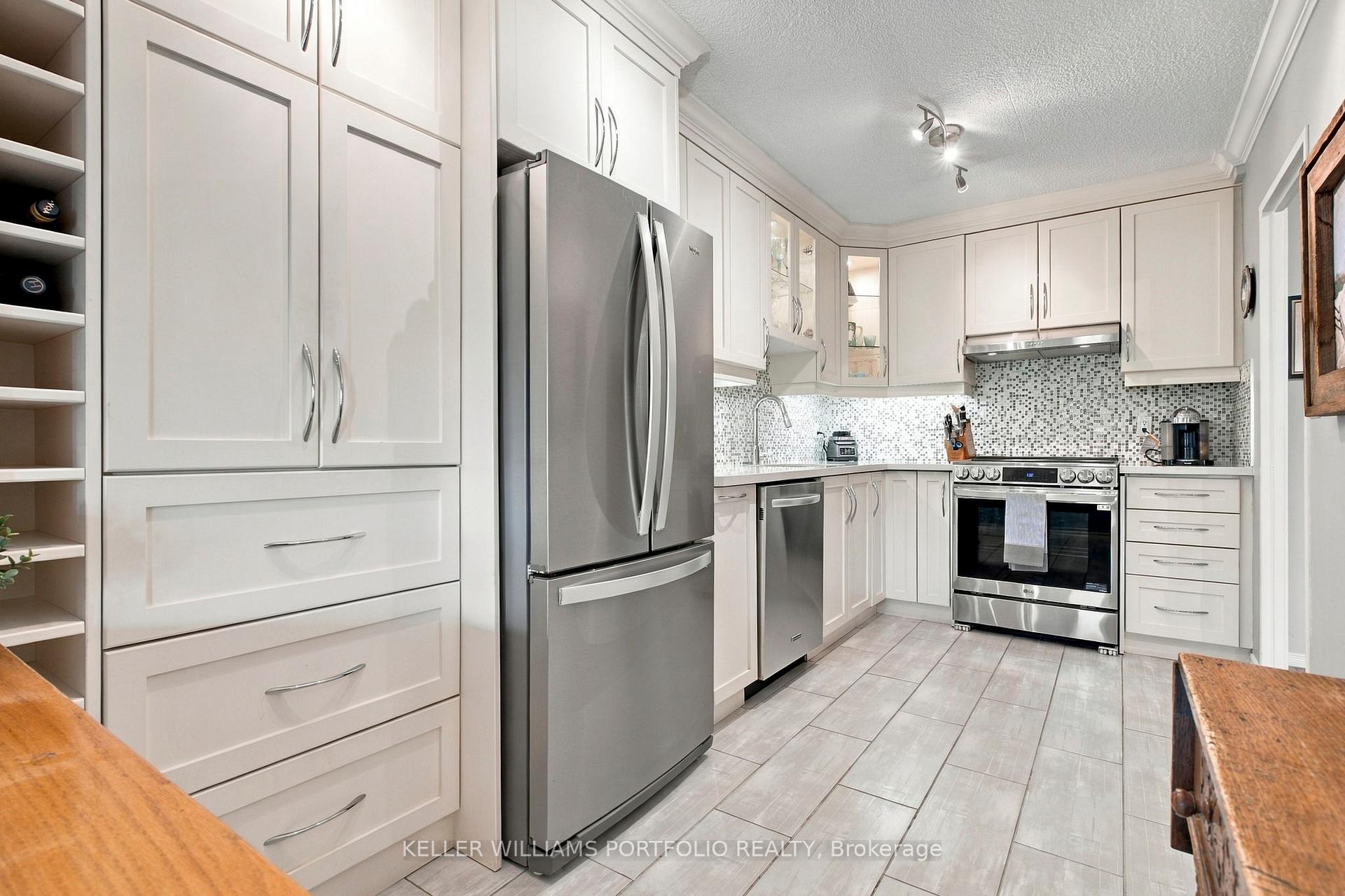 Photo 14 of Unit 101, 260 Scarlett Road, Toronto, Rockcliffe-Smythe — HOMEH