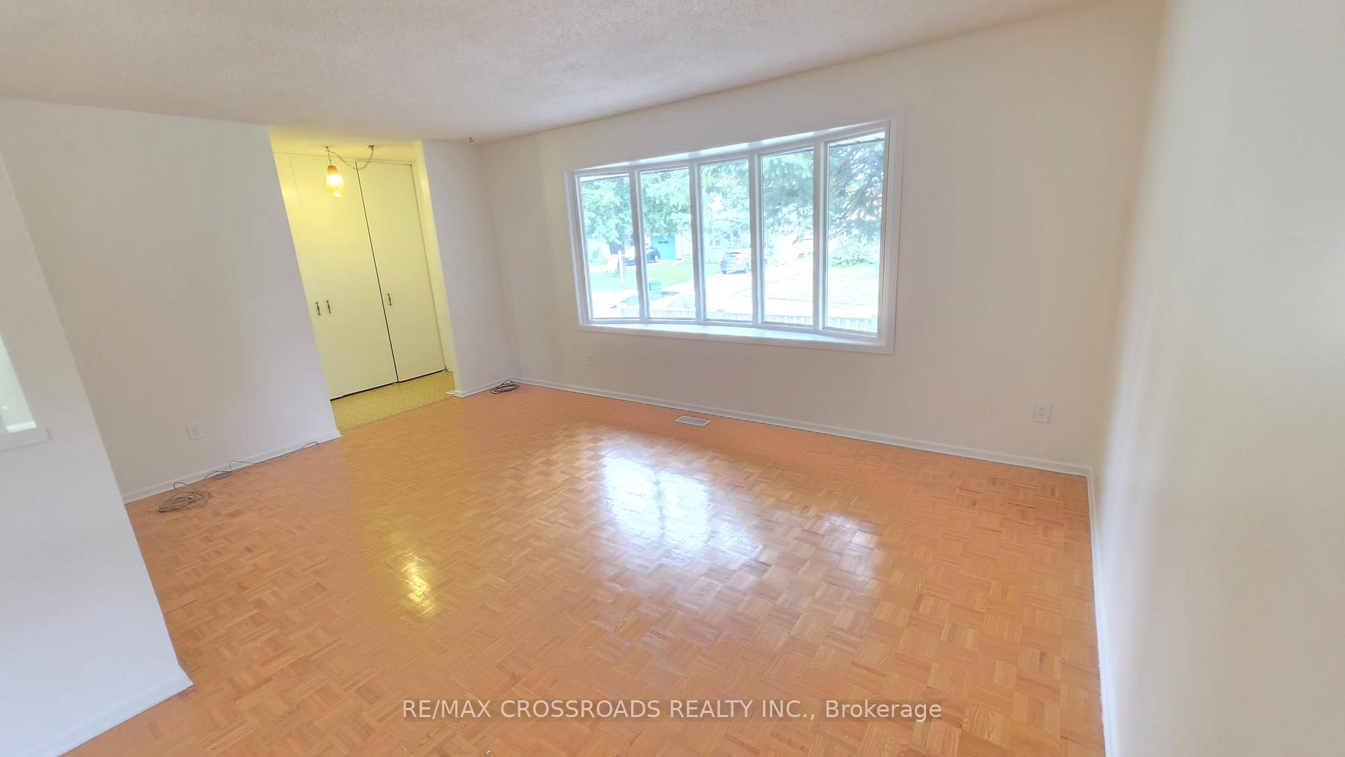 Photo 2 of 106 Kimberly Crescent, Kitchener, Laurentian Hills — HOMEH
