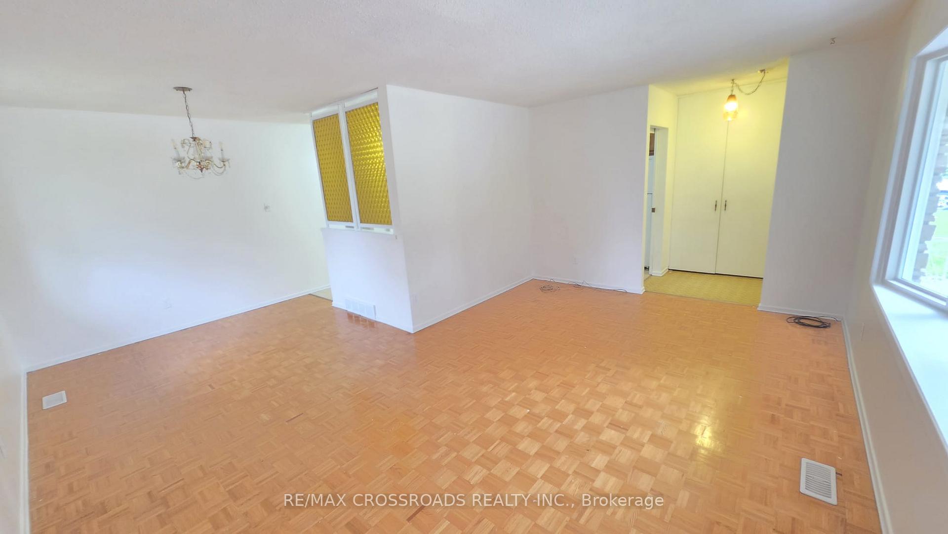 Photo 4 of 106 Kimberly Crescent, Kitchener, Laurentian Hills — HOMEH