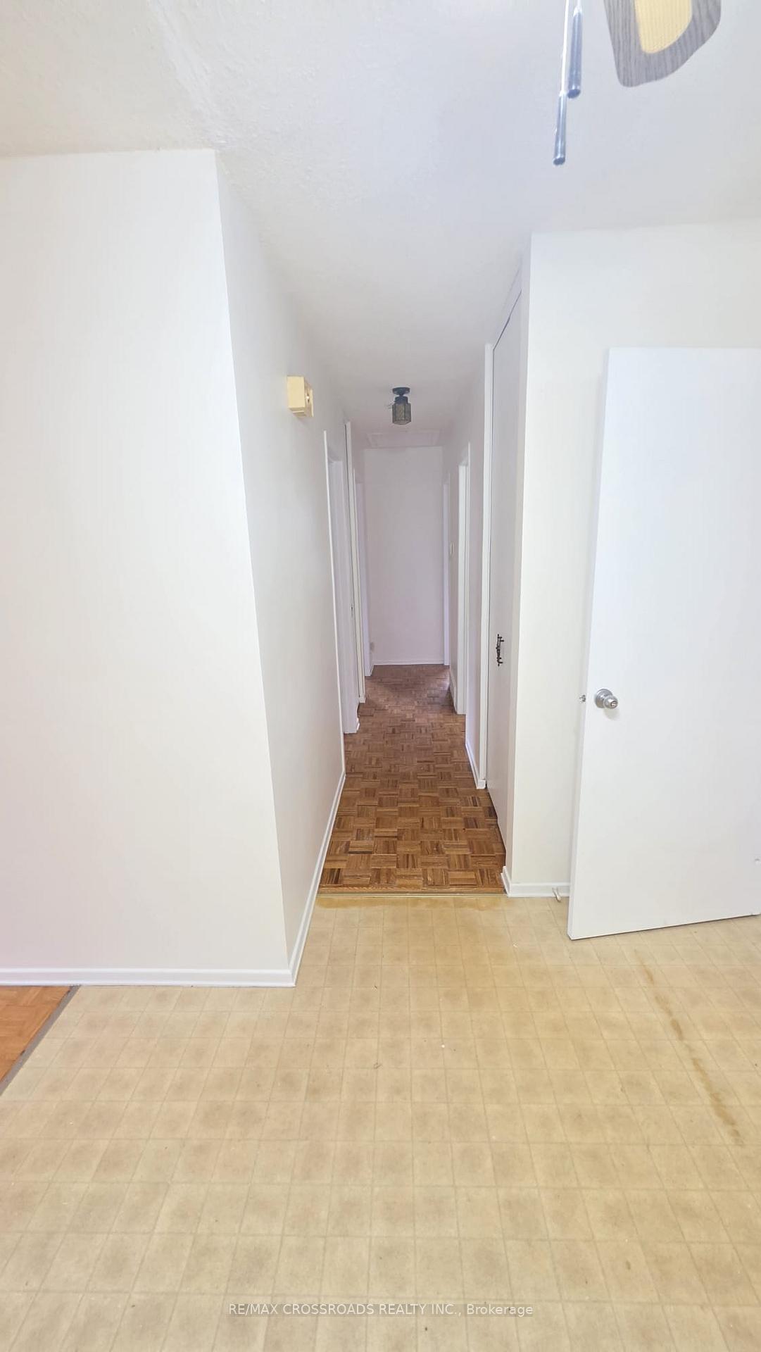 Photo 6 of 106 Kimberly Crescent, Kitchener, Laurentian Hills — HOMEH