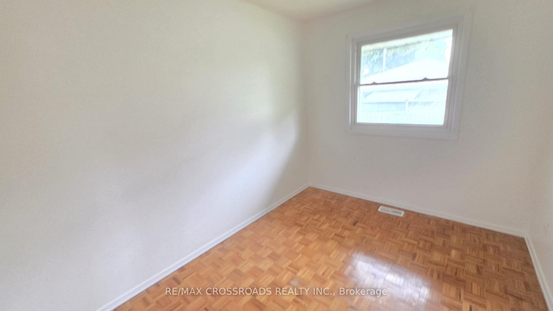 Photo 7 of 106 Kimberly Crescent, Kitchener, Laurentian Hills — HOMEH