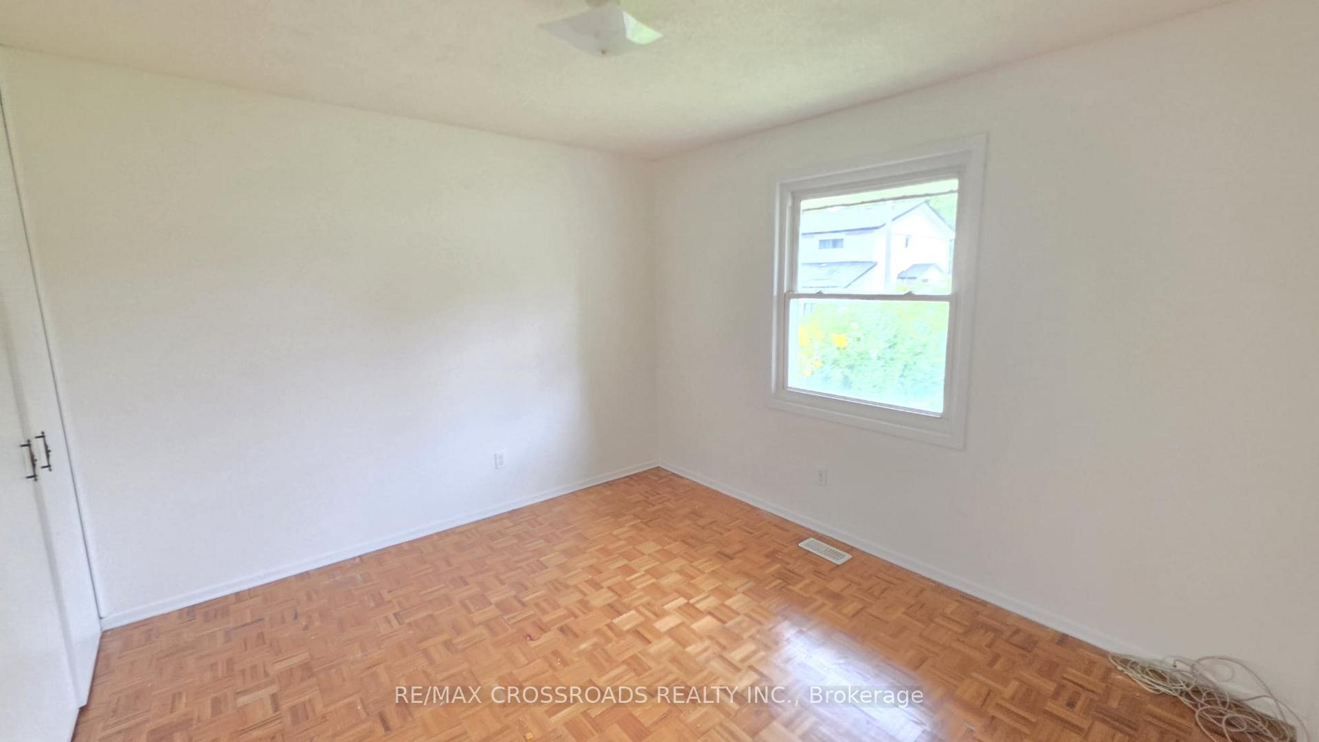 Photo 10 of 106 Kimberly Crescent, Kitchener, Laurentian Hills — HOMEH