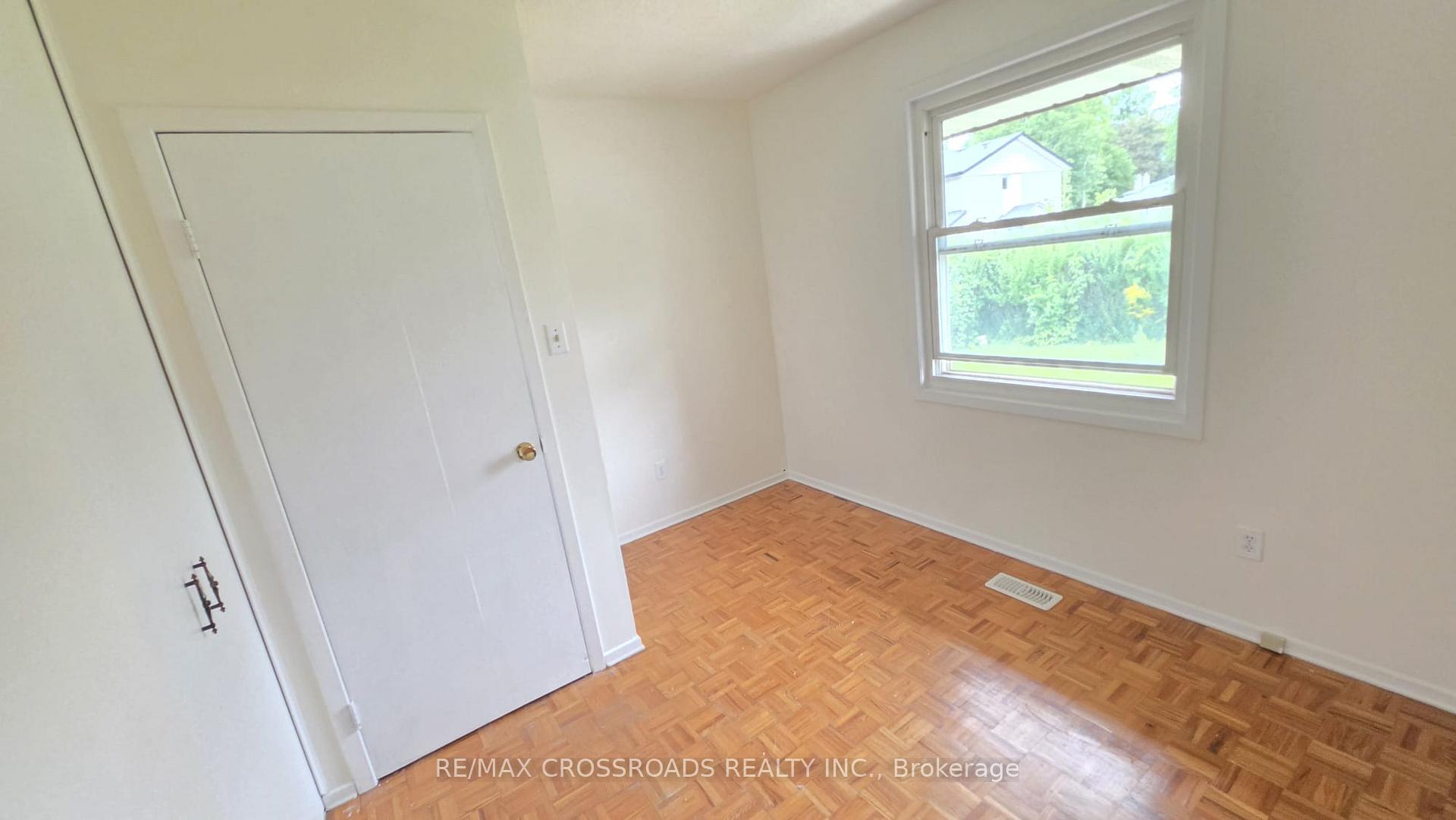 Photo 11 of 106 Kimberly Crescent, Kitchener, Laurentian Hills — HOMEH