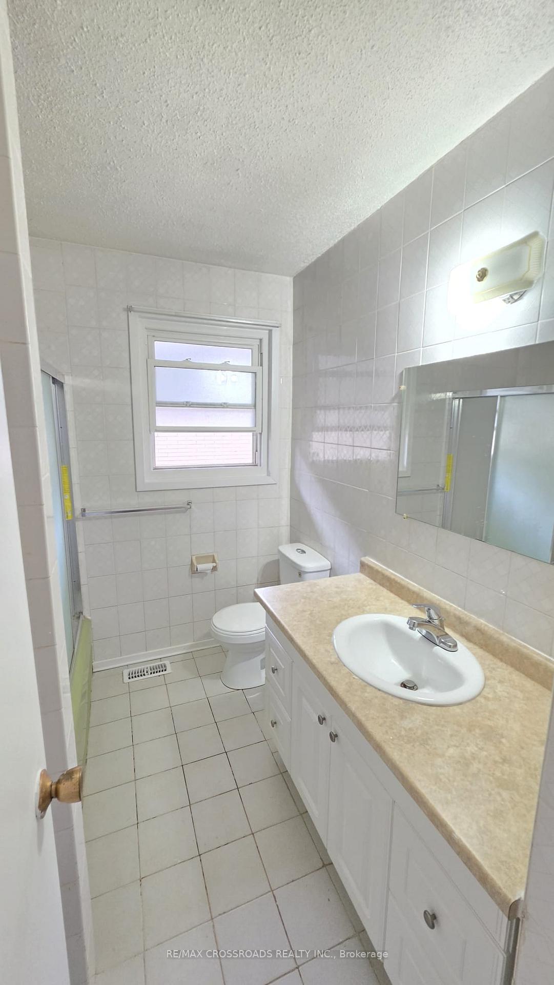 Photo 12 of 106 Kimberly Crescent, Kitchener, Laurentian Hills — HOMEH