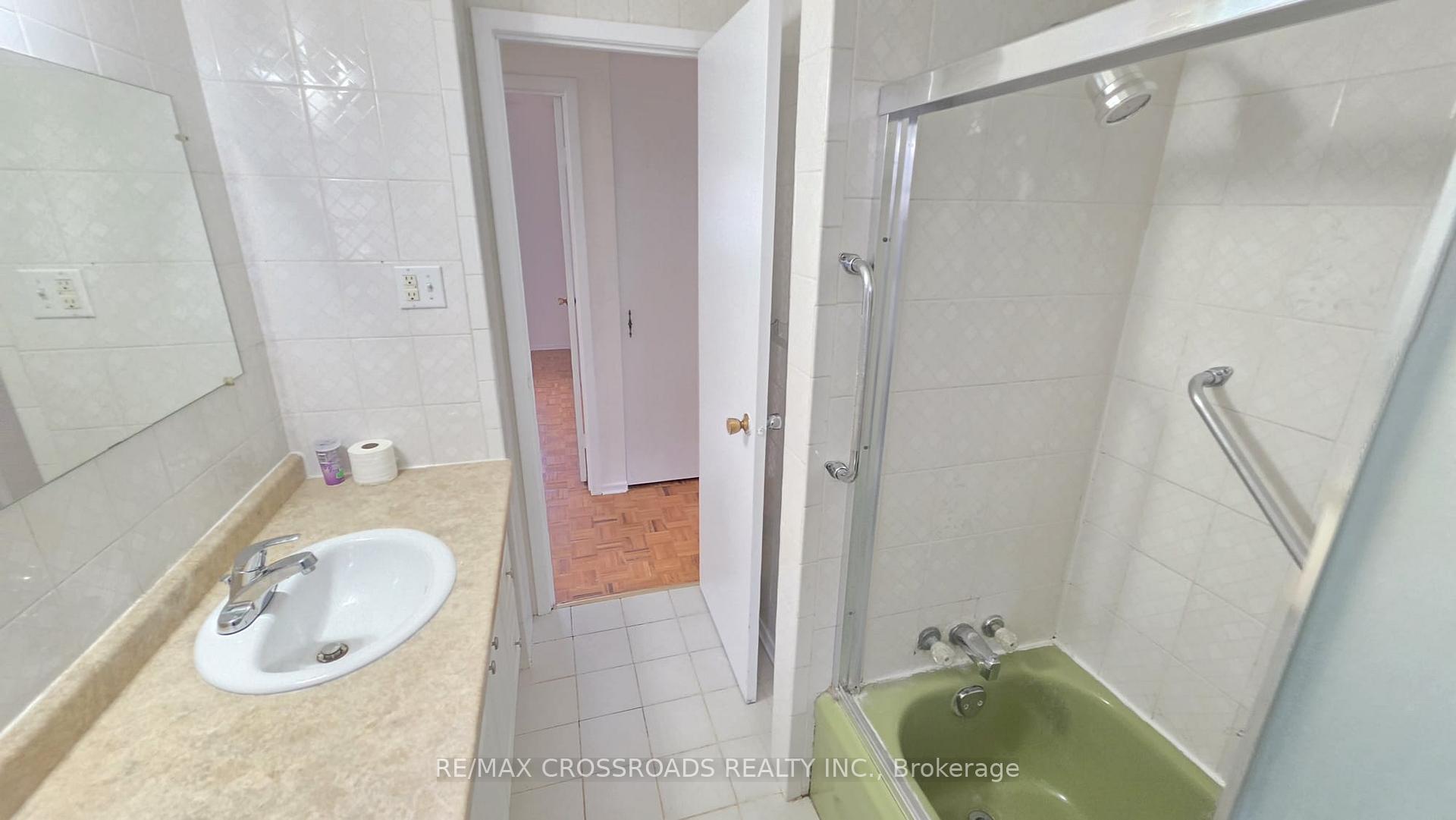 Photo 13 of 106 Kimberly Crescent, Kitchener, Laurentian Hills — HOMEH