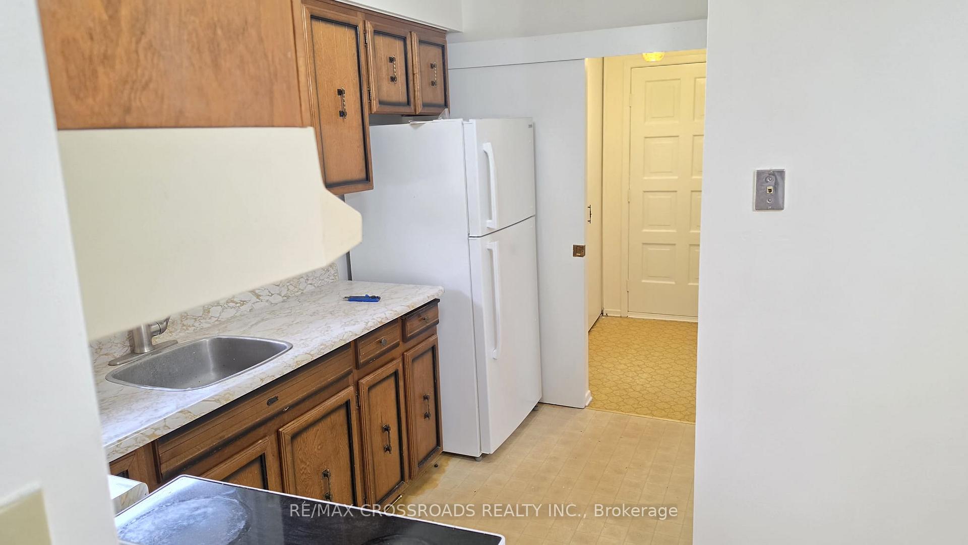 Photo 15 of 106 Kimberly Crescent, Kitchener, Laurentian Hills — HOMEH