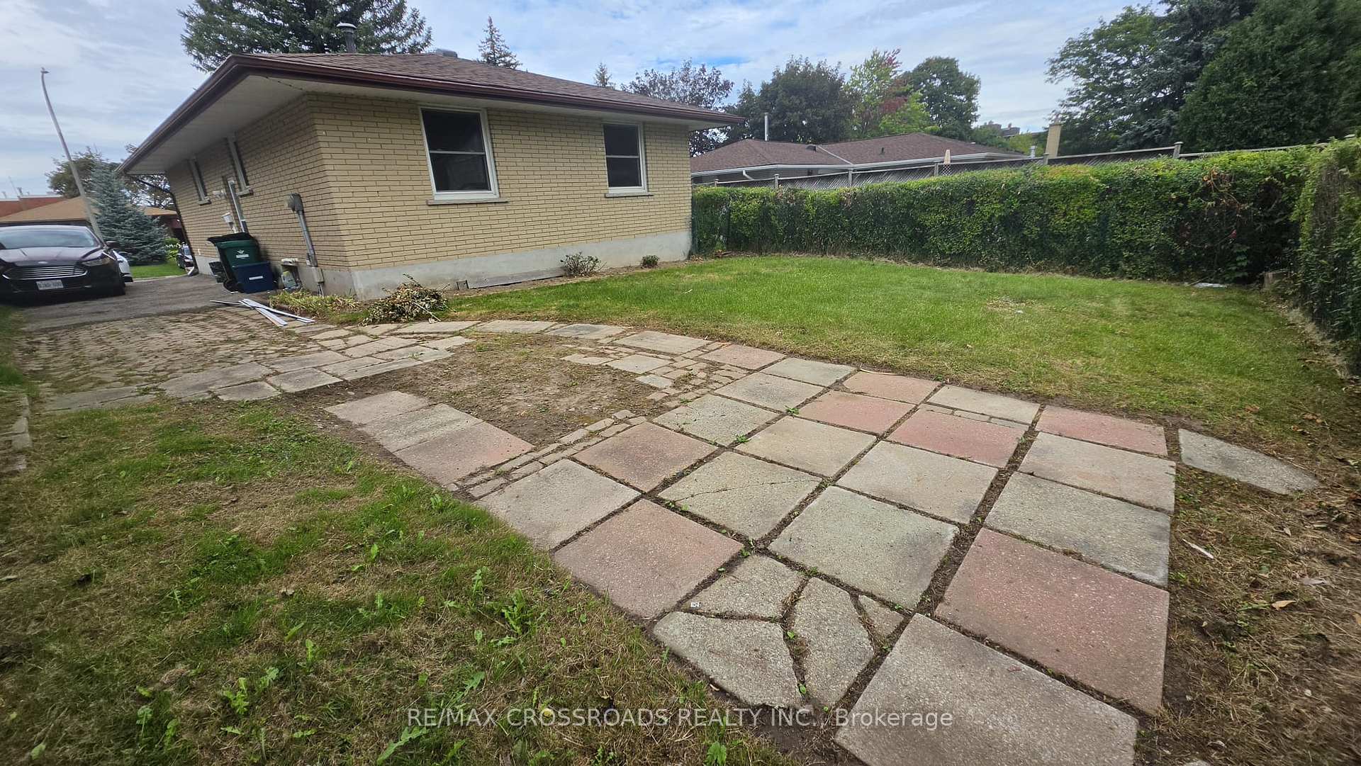 Photo 18 of 106 Kimberly Crescent, Kitchener, Laurentian Hills — HOMEH