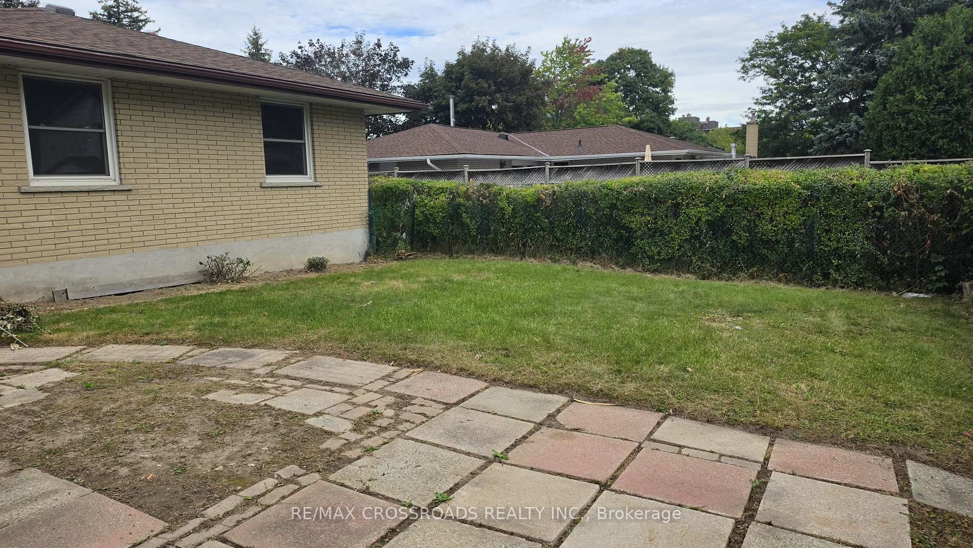 Photo 19 of 106 Kimberly Crescent, Kitchener, Laurentian Hills — HOMEH