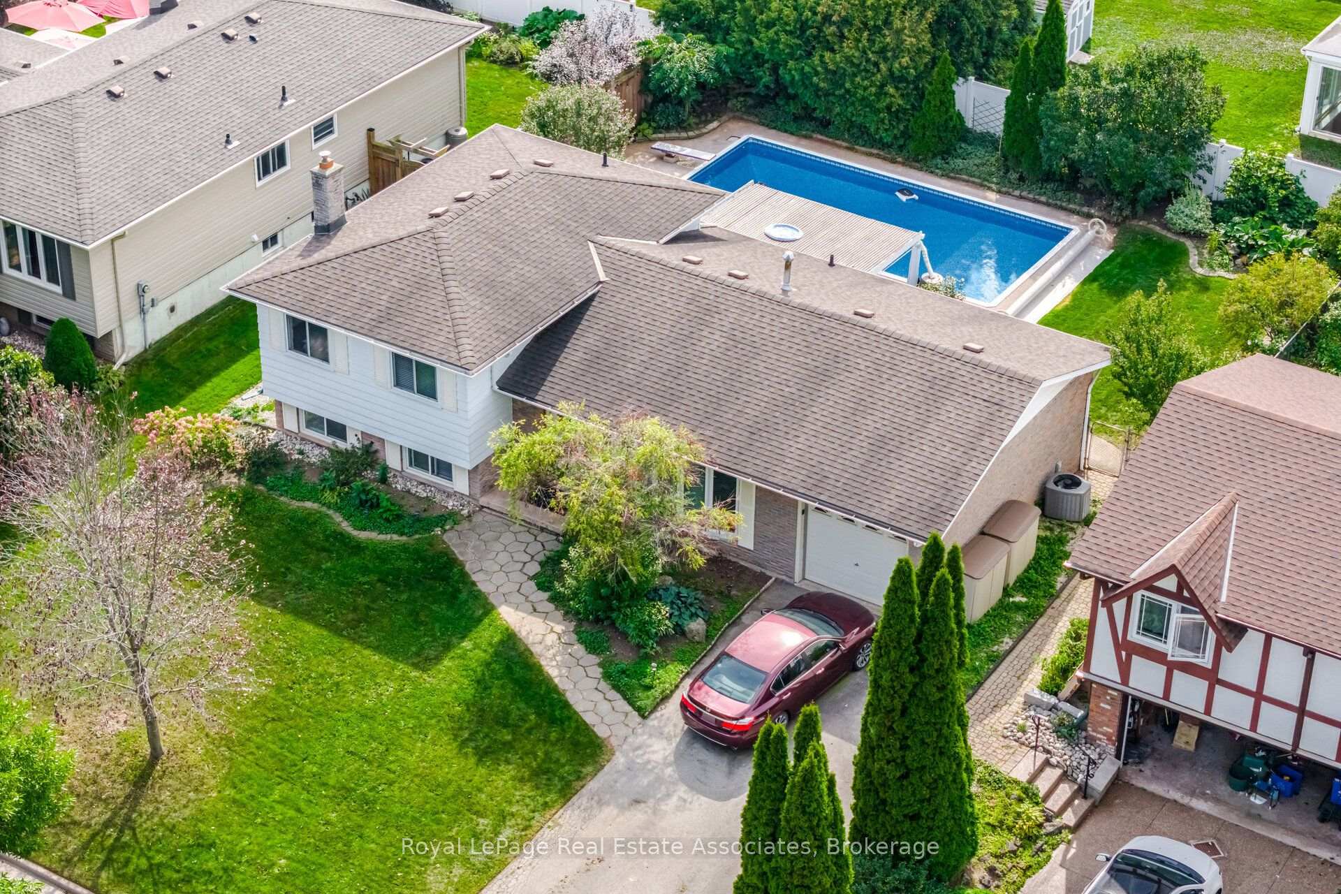 Photo 1 of 2452 Yarmouth Crescent, Oakville, West — HOMEH
