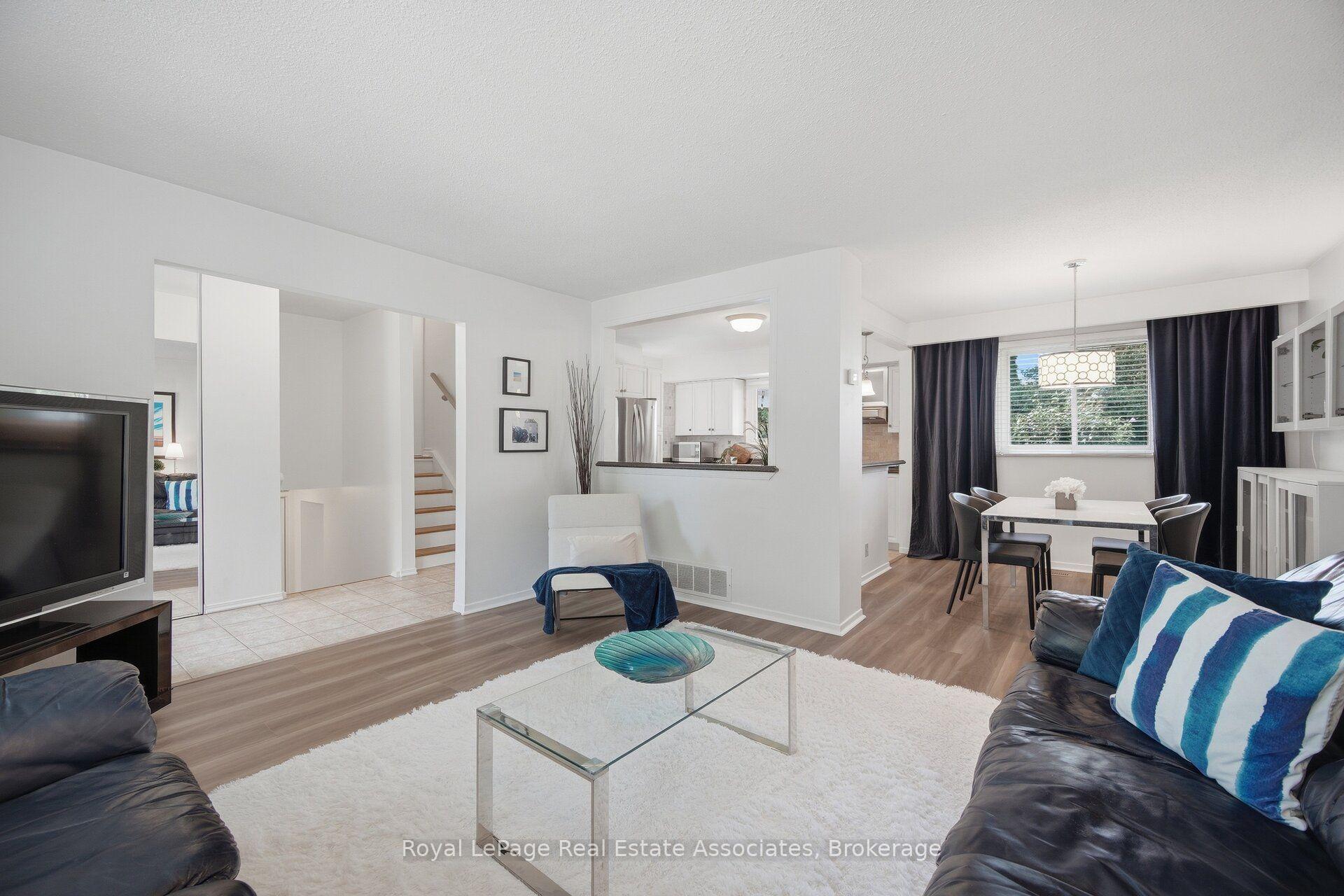Photo 7 of 2452 Yarmouth Crescent, Oakville, West — HOMEH