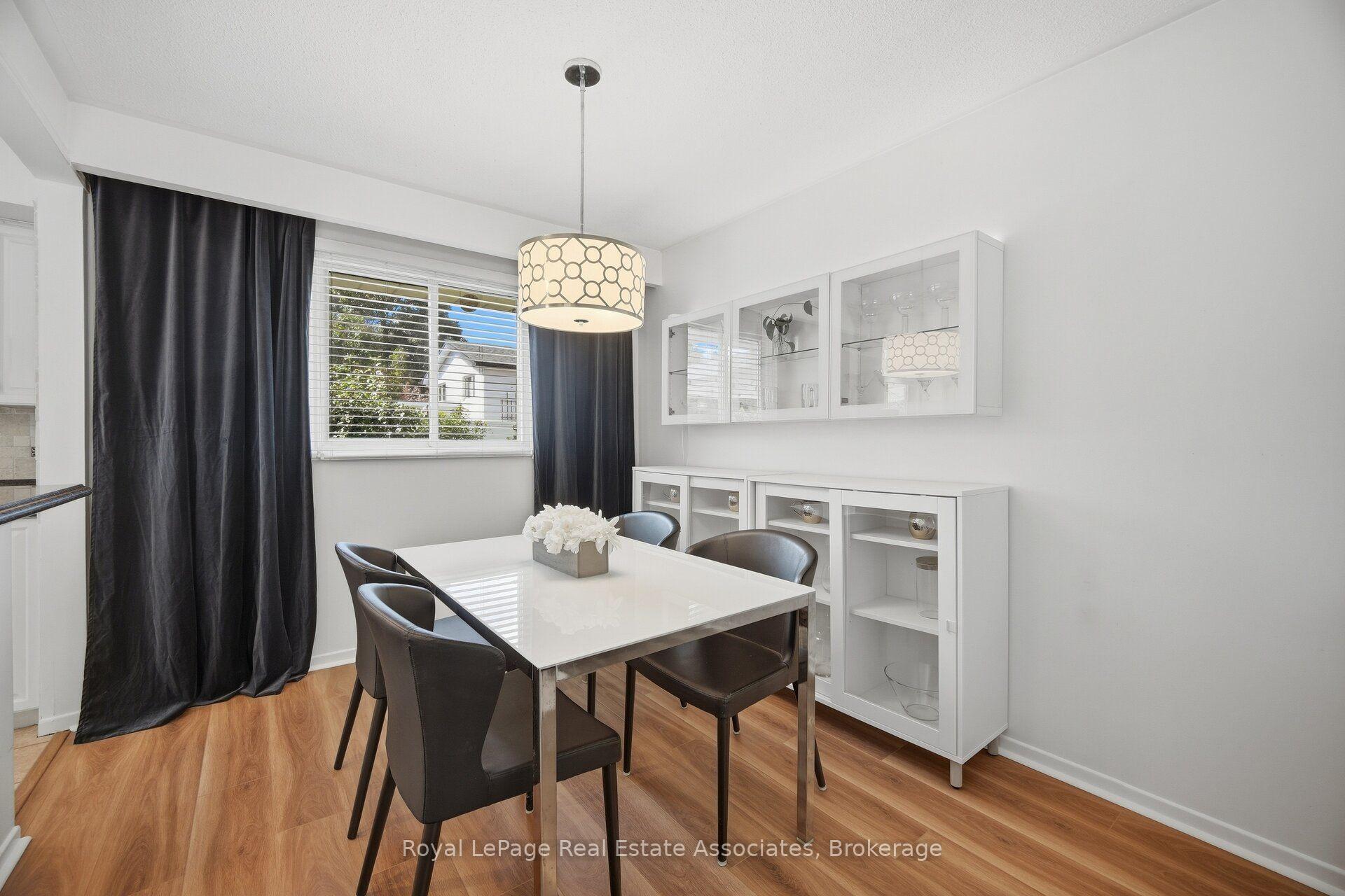Photo 9 of 2452 Yarmouth Crescent, Oakville, West — HOMEH