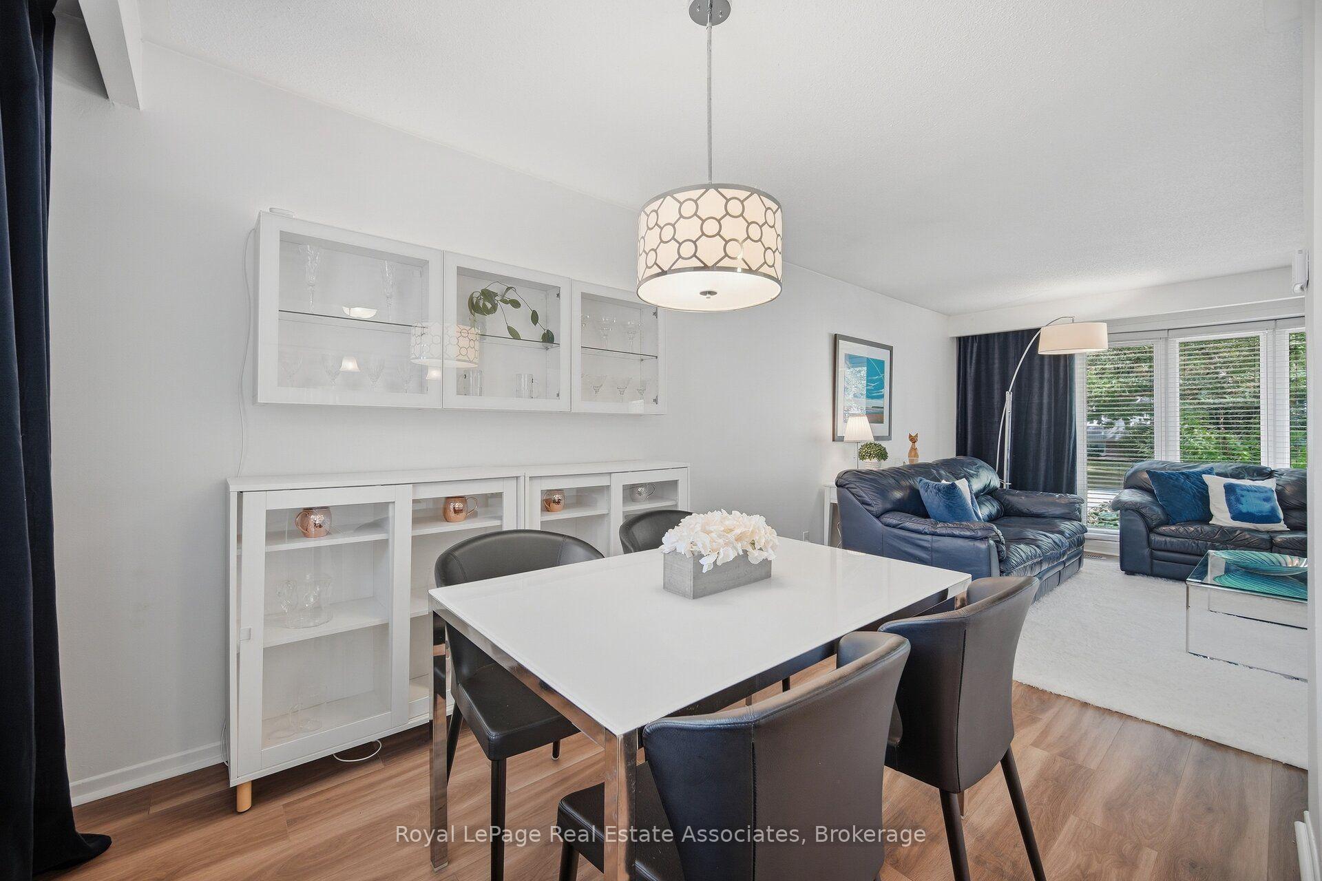 Photo 10 of 2452 Yarmouth Crescent, Oakville, West — HOMEH