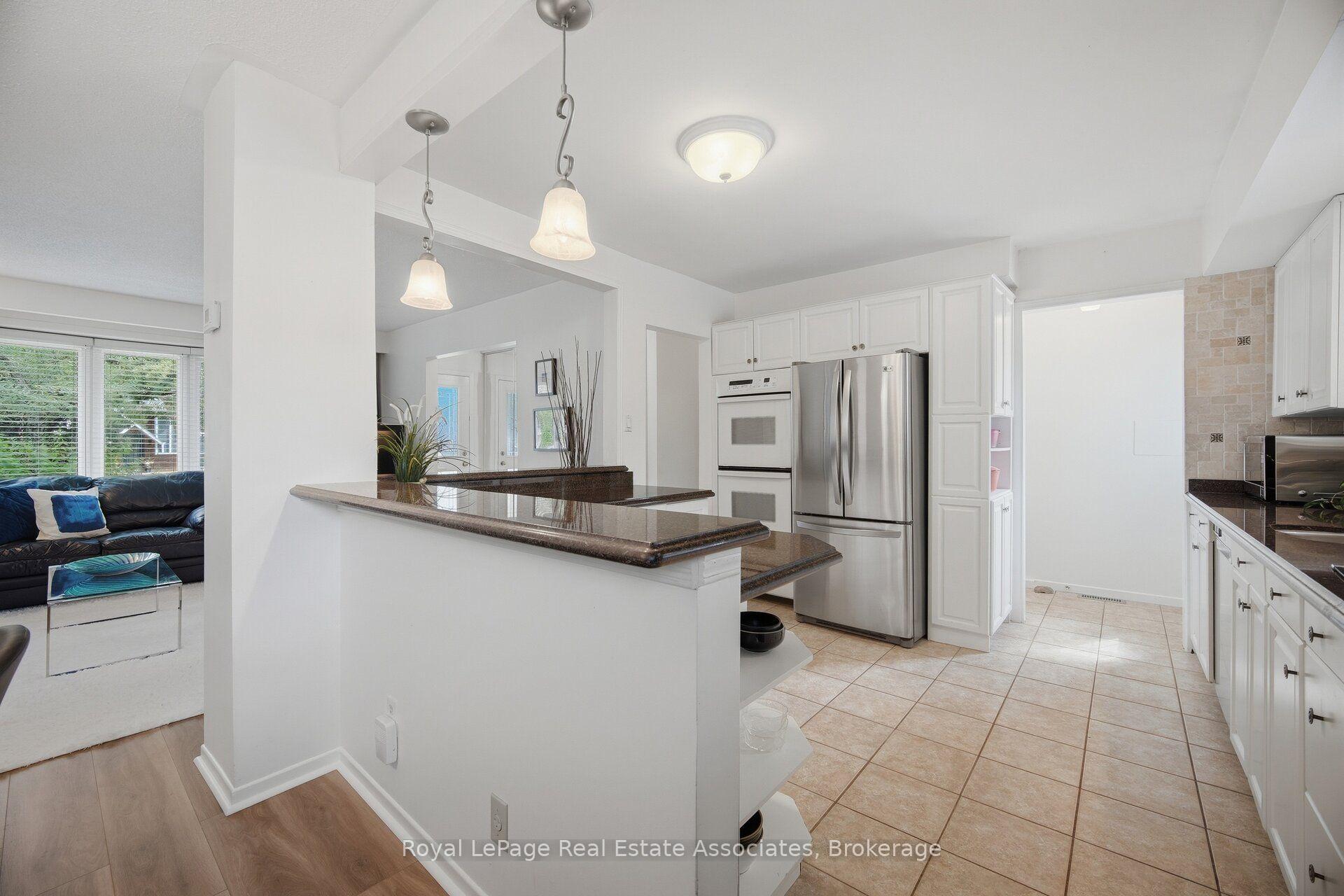 Photo 11 of 2452 Yarmouth Crescent, Oakville, West — HOMEH