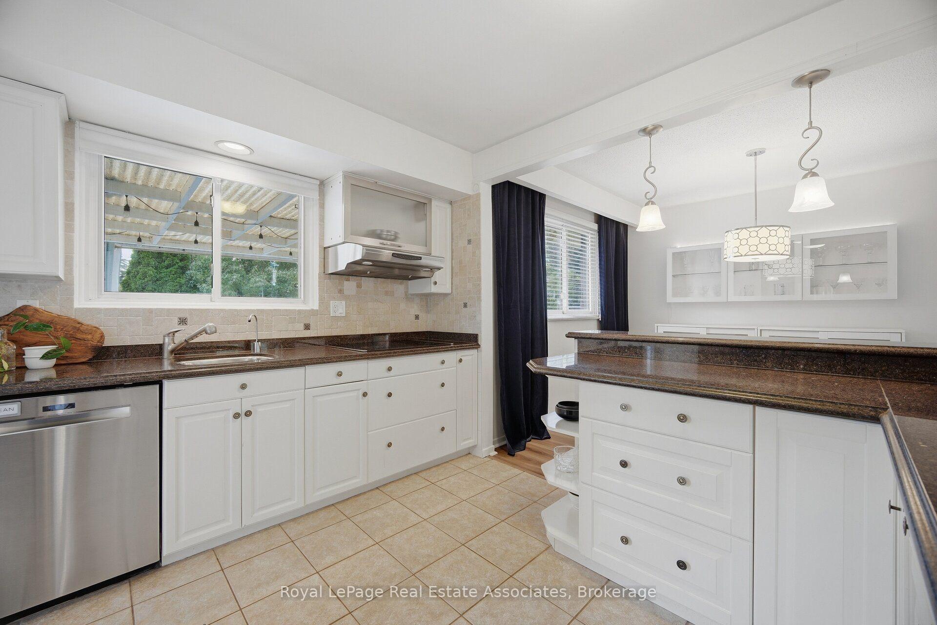 Photo 13 of 2452 Yarmouth Crescent, Oakville, West — HOMEH