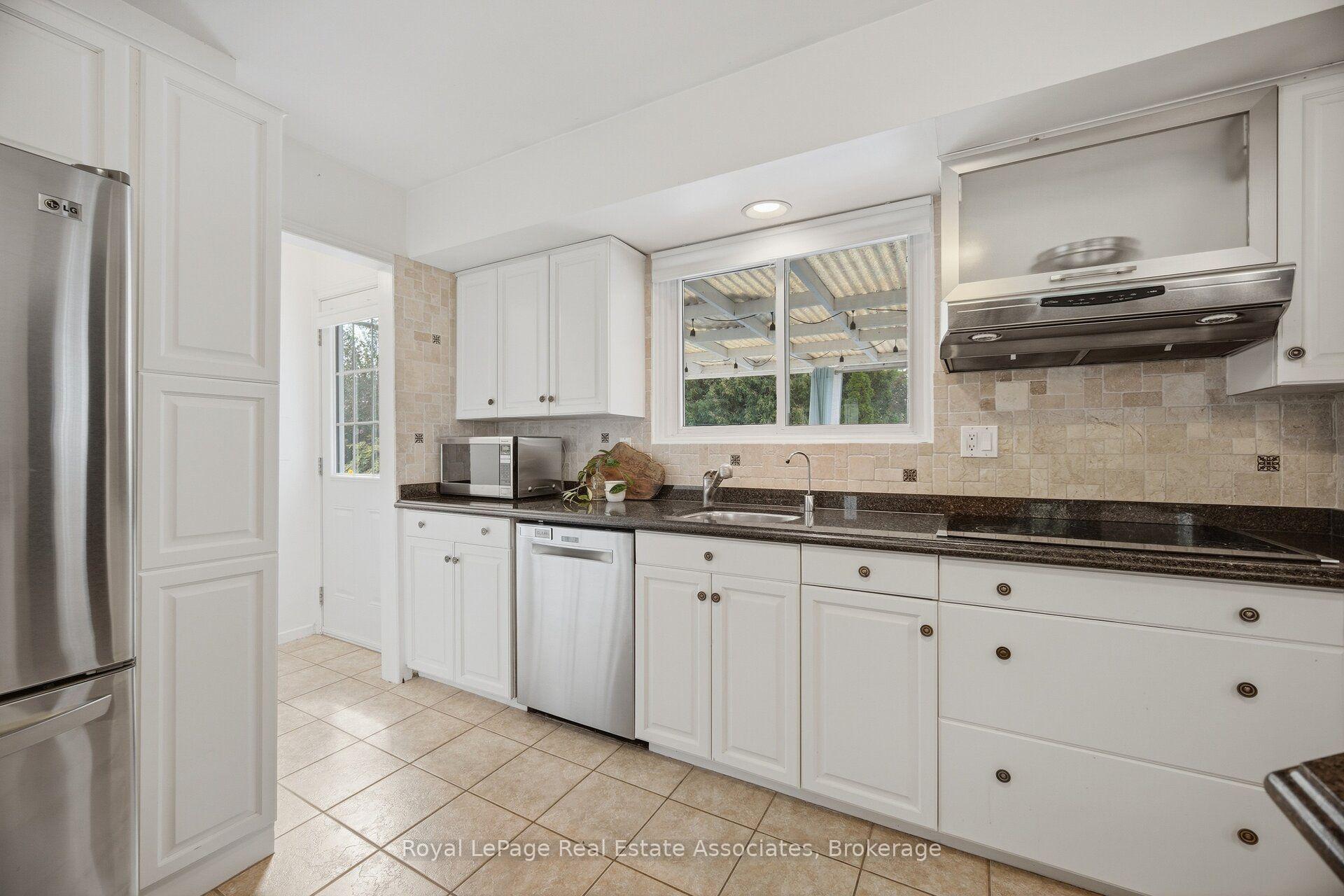 Photo 16 of 2452 Yarmouth Crescent, Oakville, West — HOMEH