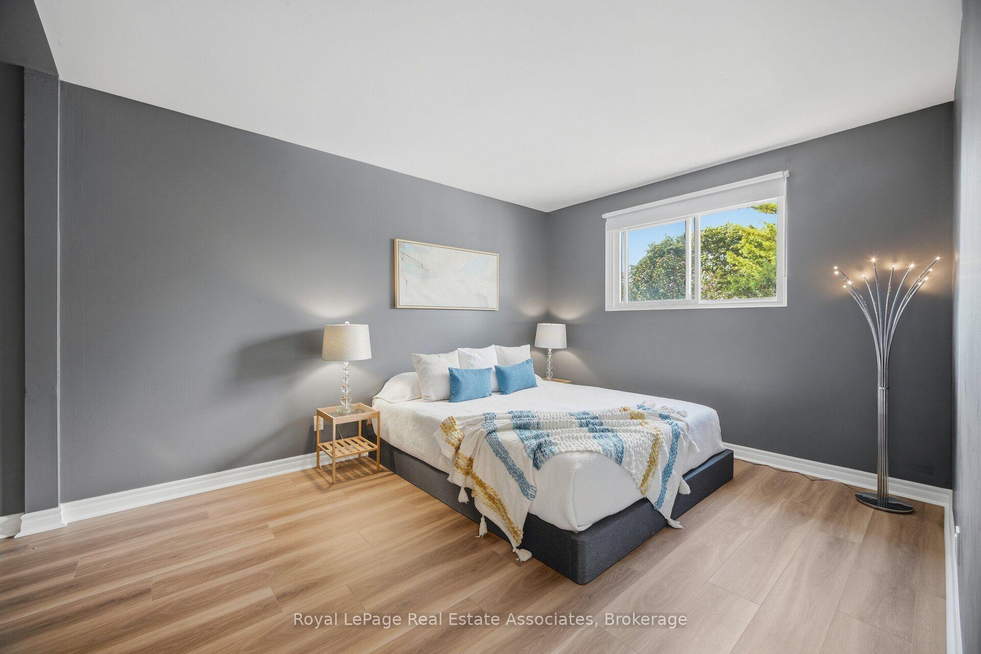 Photo 17 of 2452 Yarmouth Crescent, Oakville, West — HOMEH