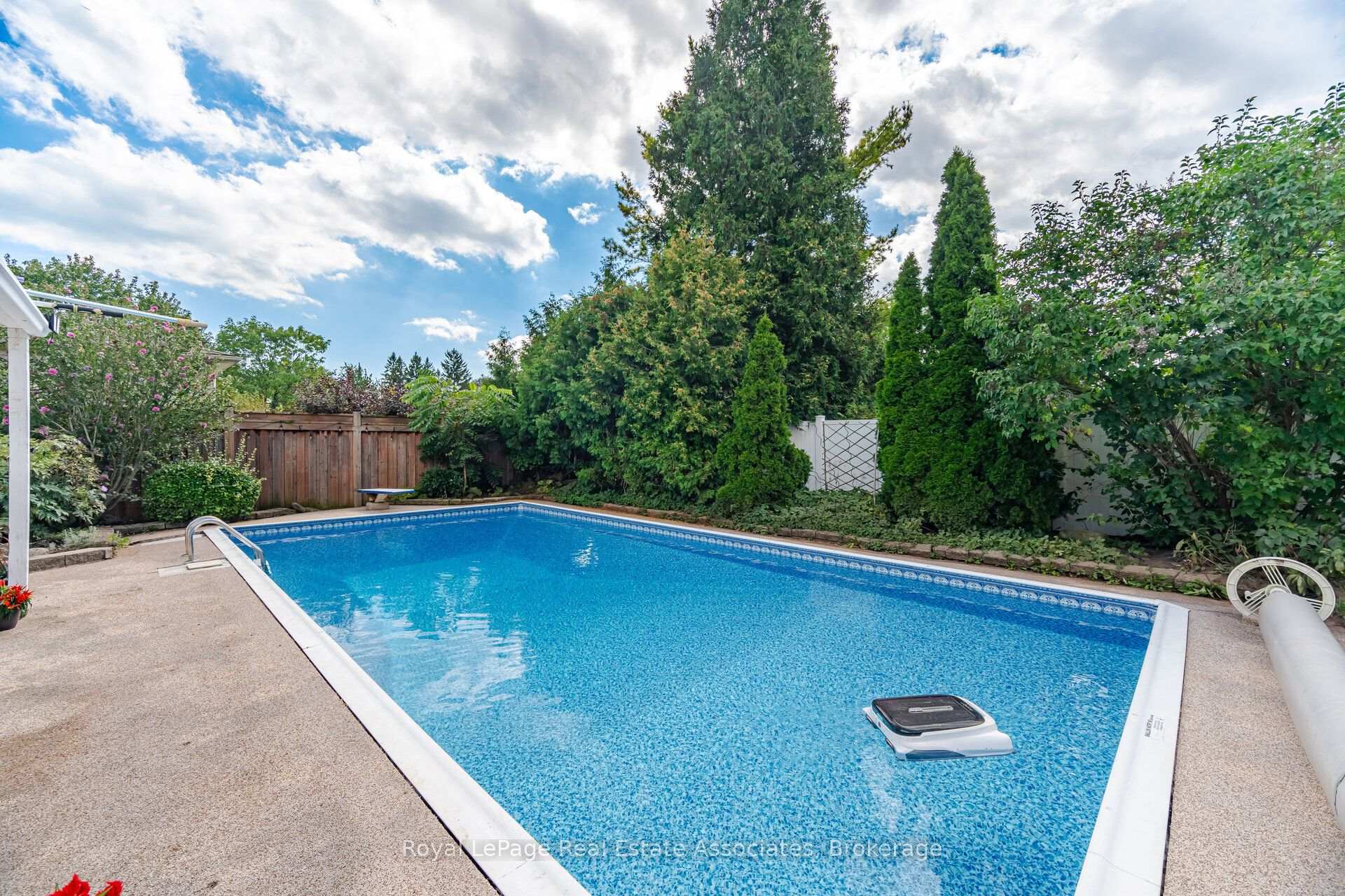 Photo 30 of 2452 Yarmouth Crescent, Oakville, West — HOMEH