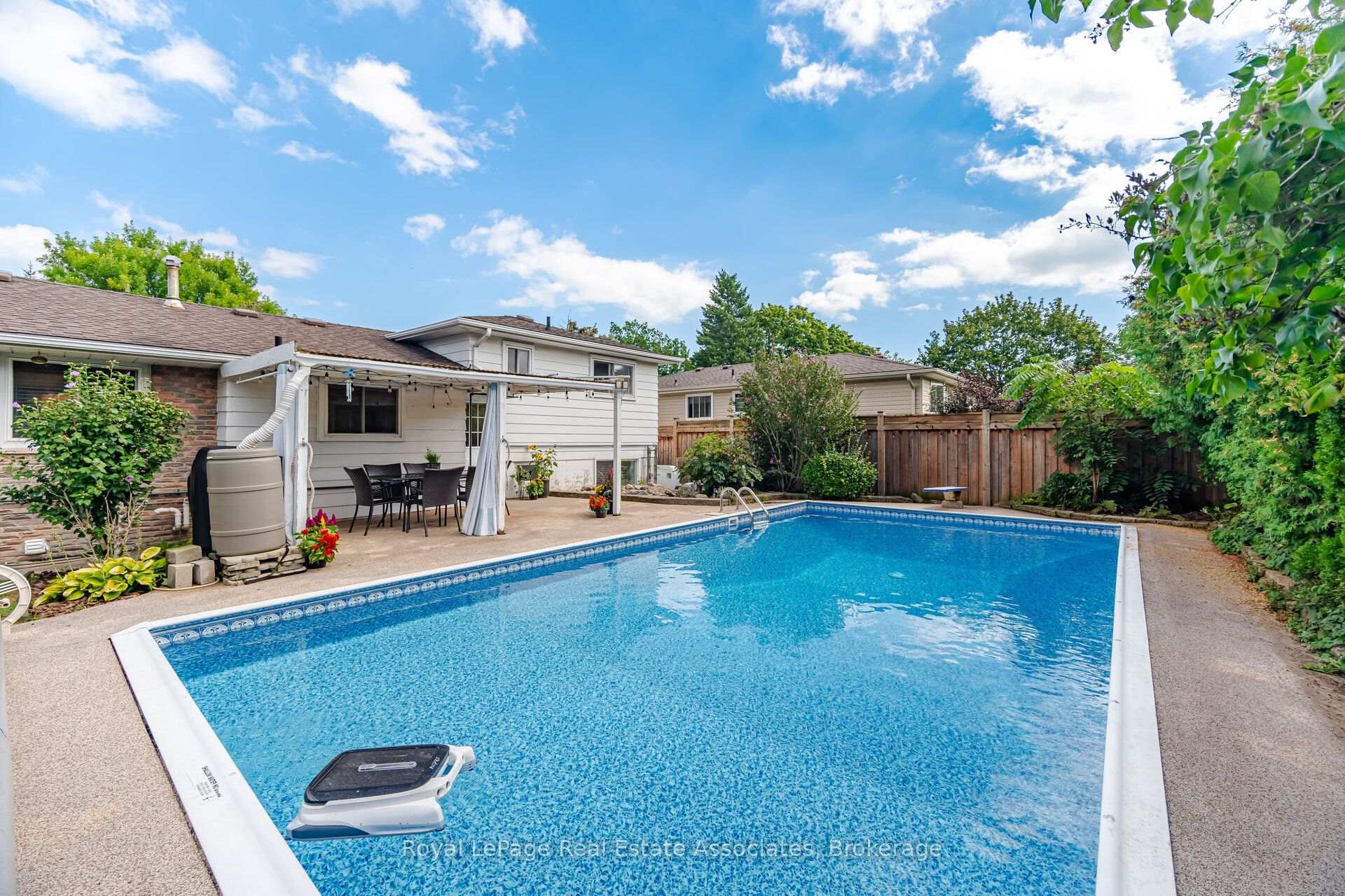Photo 31 of 2452 Yarmouth Crescent, Oakville, West — HOMEH