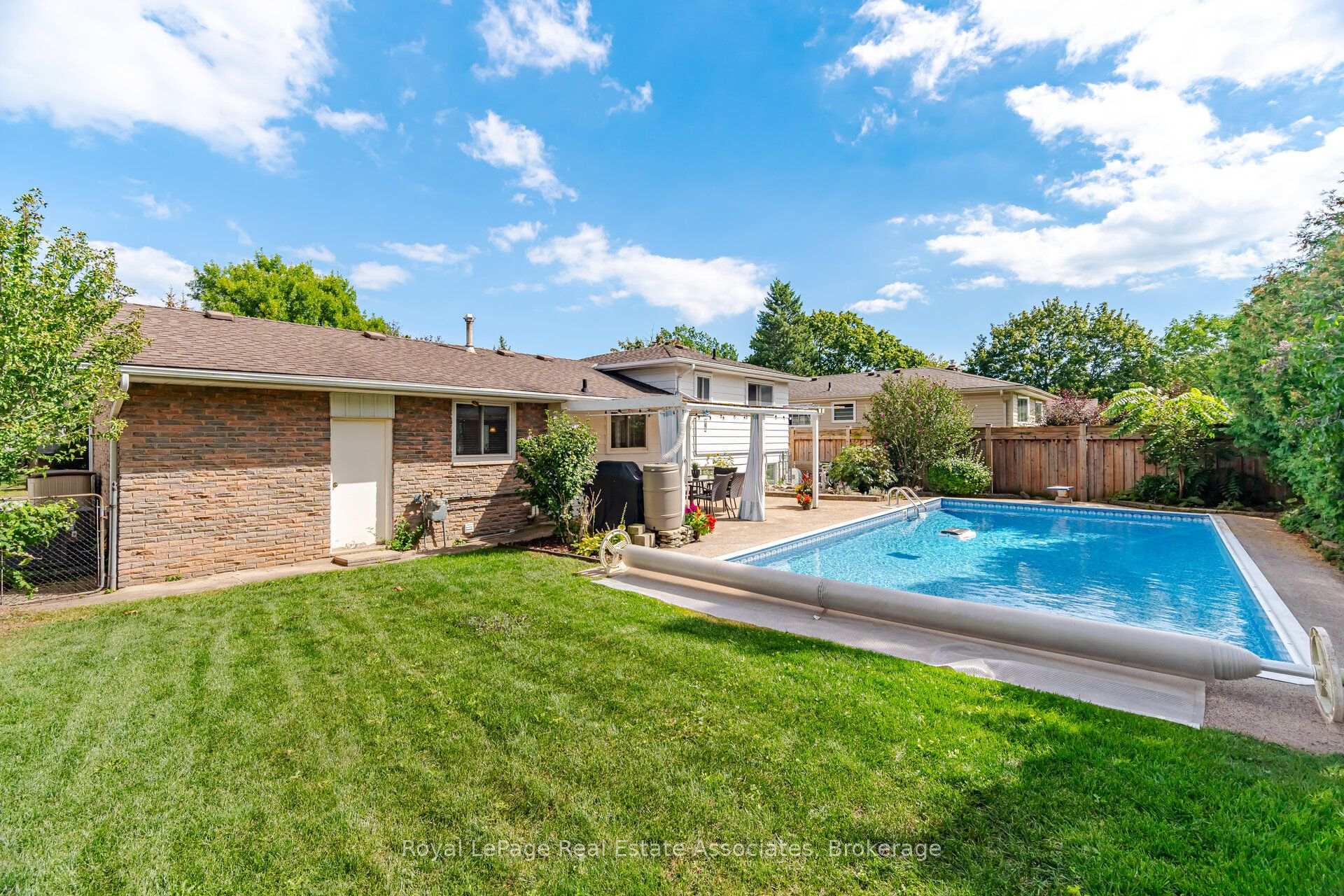 Photo 35 of 2452 Yarmouth Crescent, Oakville, West — HOMEH