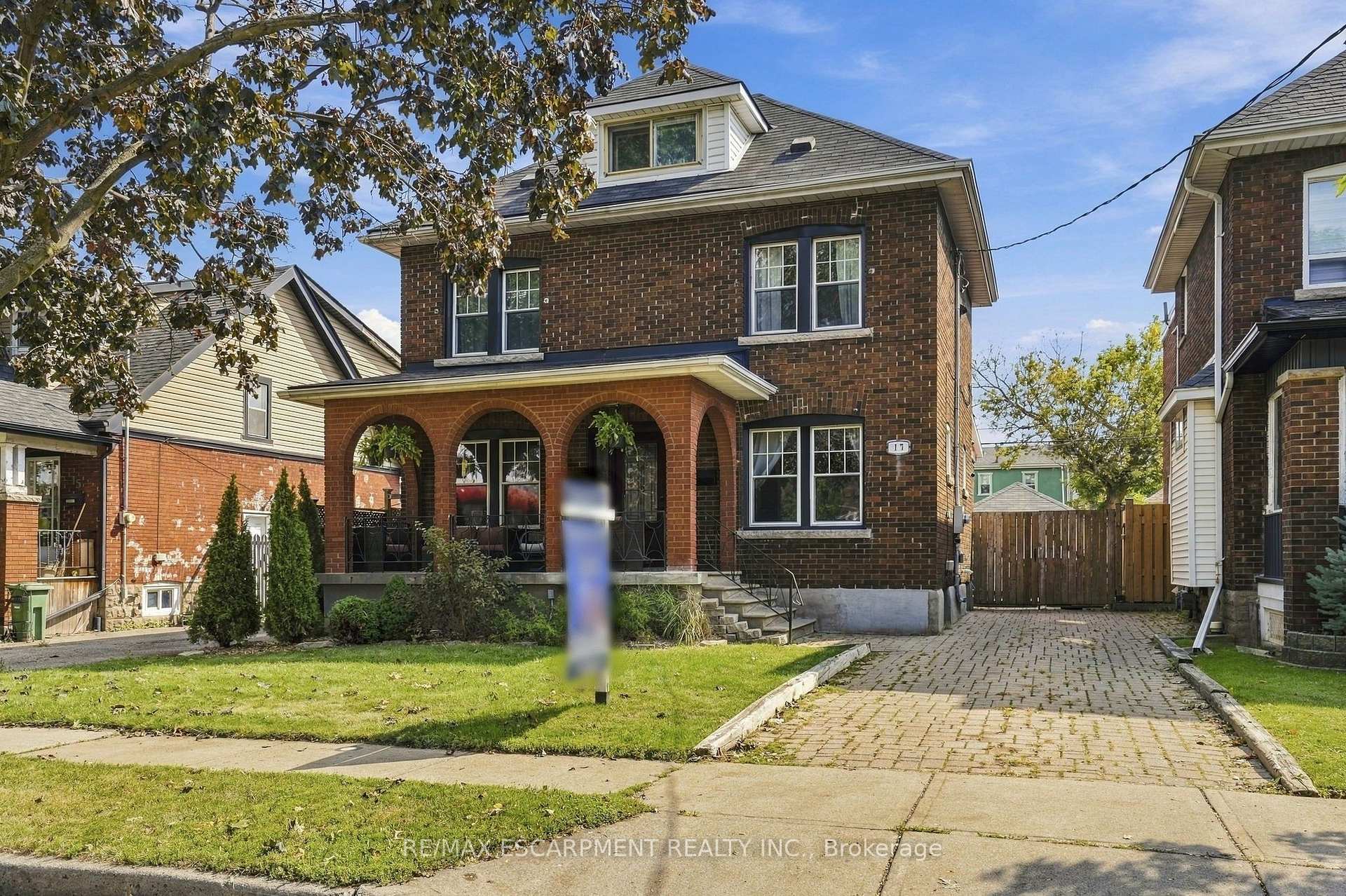 Photo 2 of 17 Tuxedo Avenue S, Hamilton, Delta — HOMEH