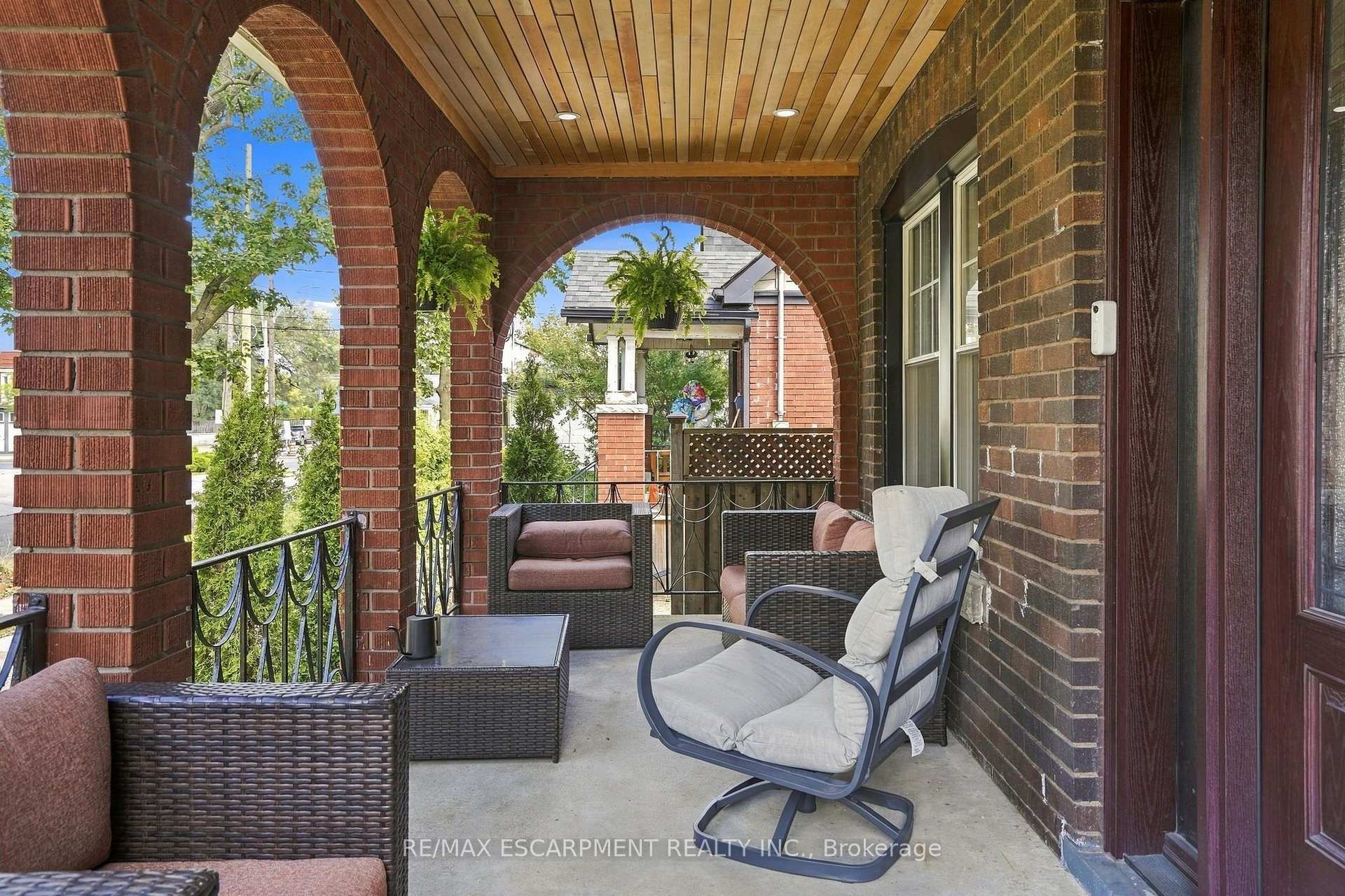Photo 3 of 17 Tuxedo Avenue S, Hamilton, Delta — HOMEH