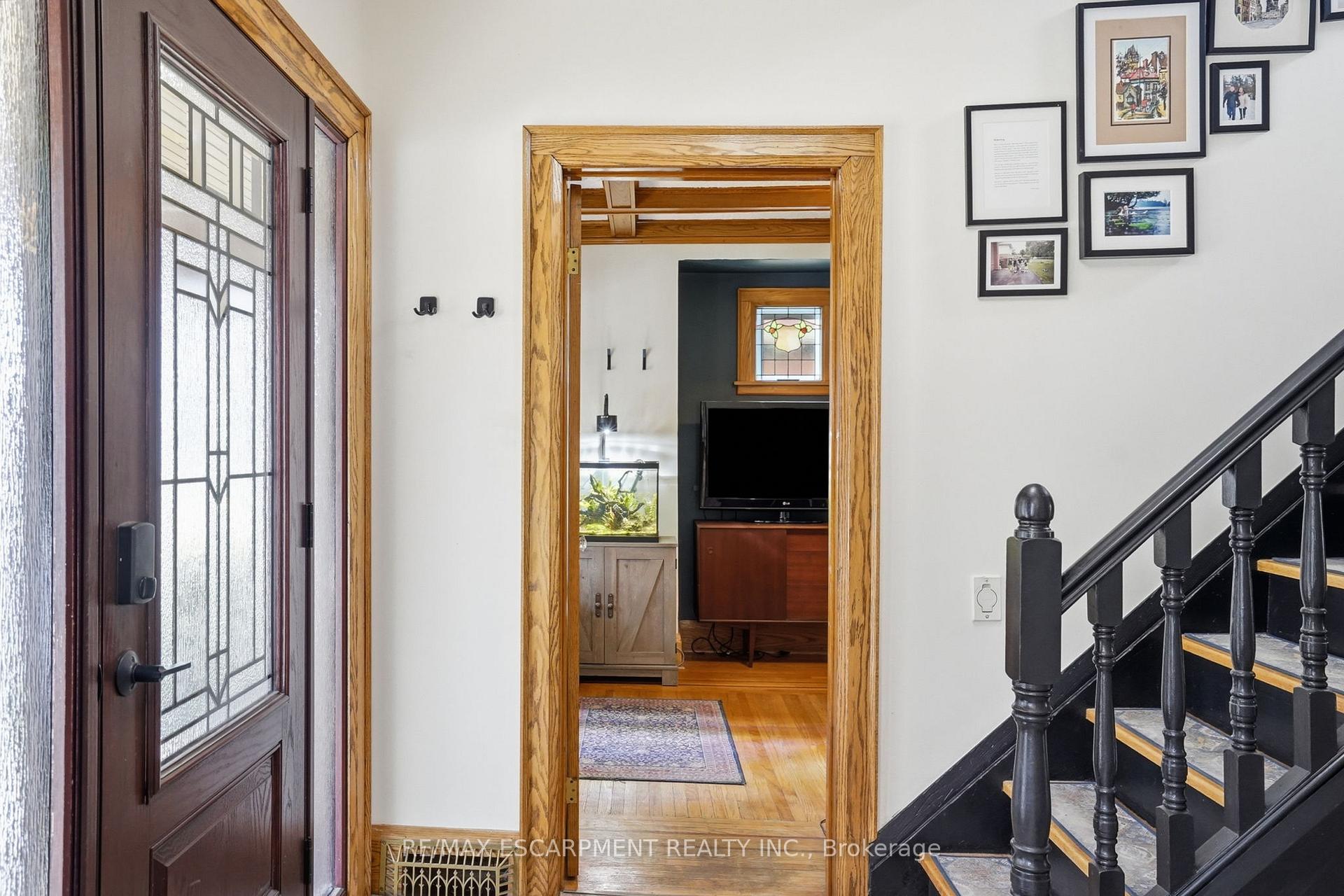 Photo 4 of 17 Tuxedo Avenue S, Hamilton, Delta — HOMEH