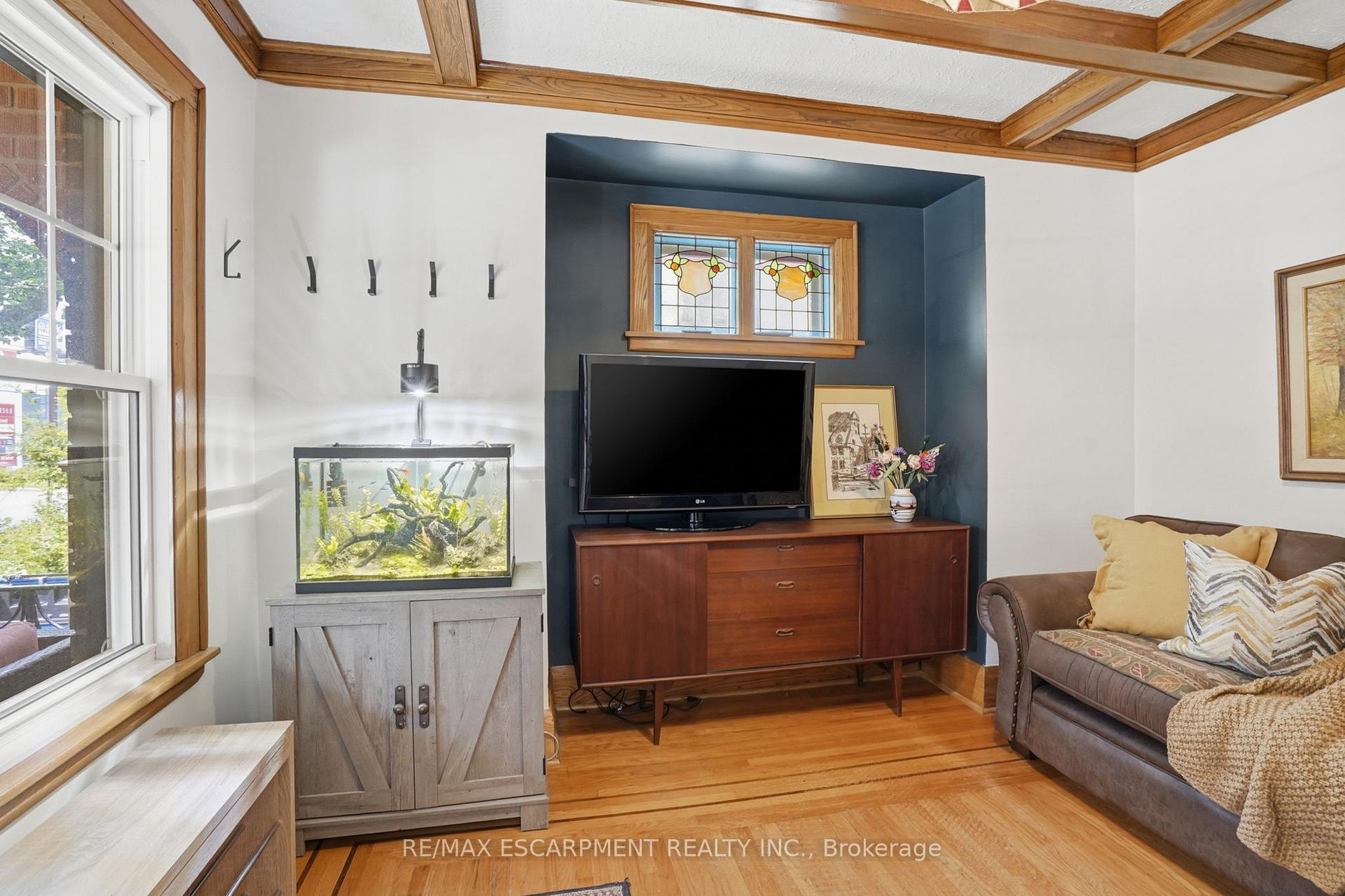Photo 5 of 17 Tuxedo Avenue S, Hamilton, Delta — HOMEH