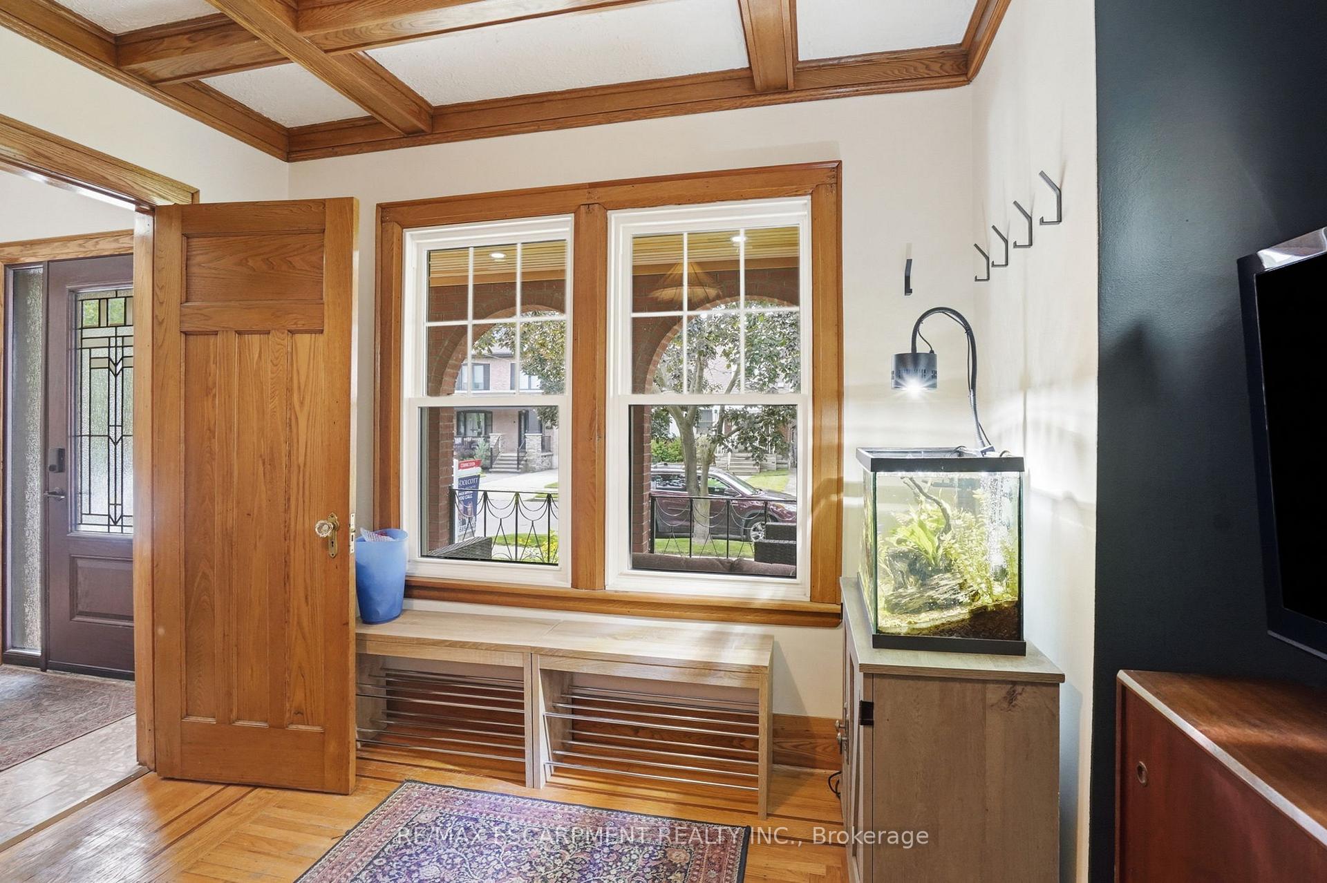 Photo 6 of 17 Tuxedo Avenue S, Hamilton, Delta — HOMEH