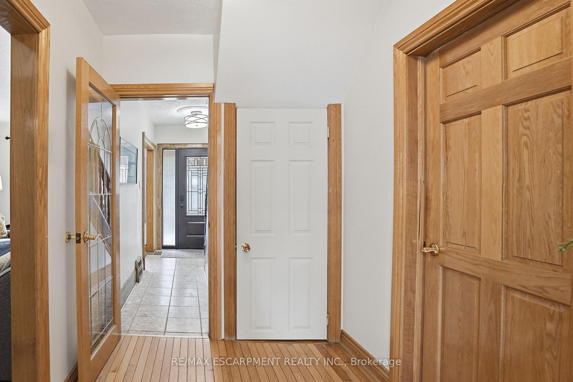 Photo 12 of 17 Tuxedo Avenue S, Hamilton, Delta — HOMEH
