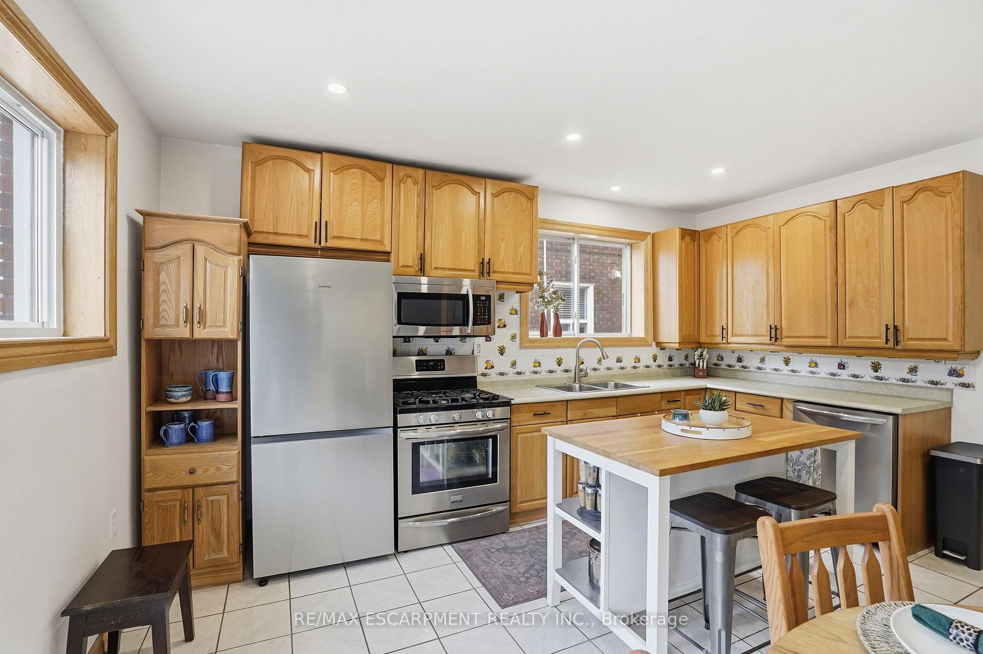 Photo 13 of 17 Tuxedo Avenue S, Hamilton, Delta — HOMEH