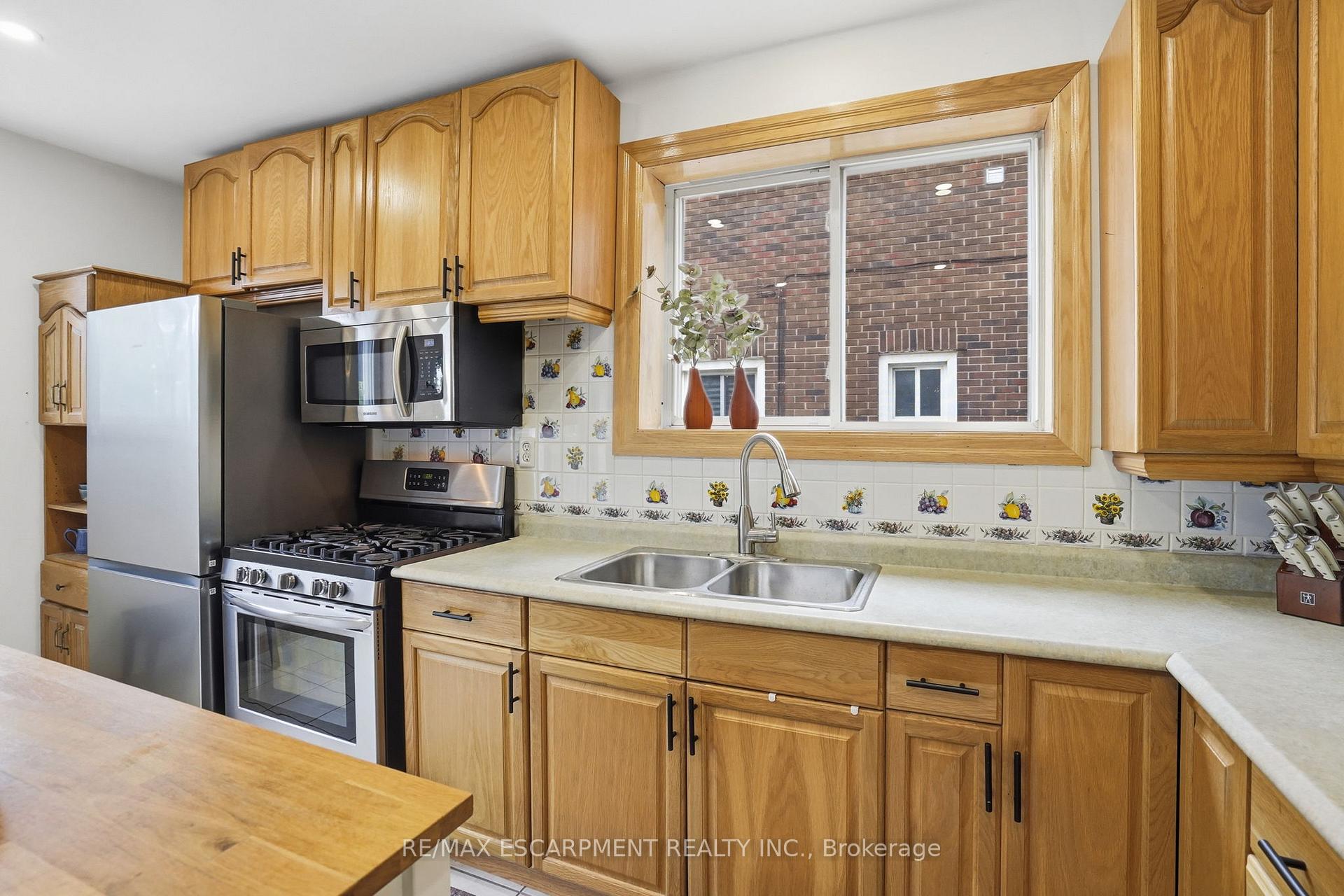 Photo 15 of 17 Tuxedo Avenue S, Hamilton, Delta — HOMEH