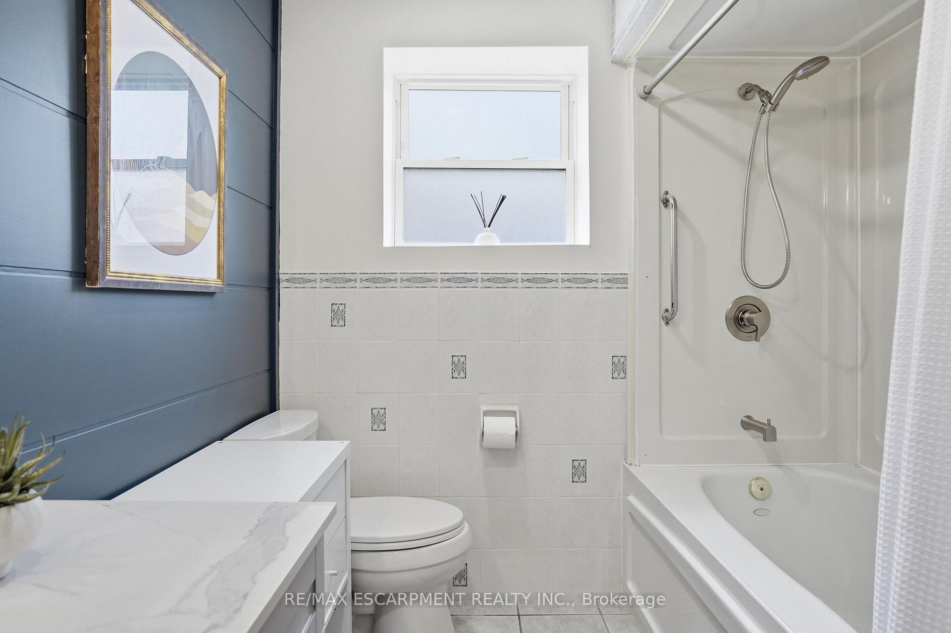 Photo 23 of 17 Tuxedo Avenue S, Hamilton, Delta — HOMEH