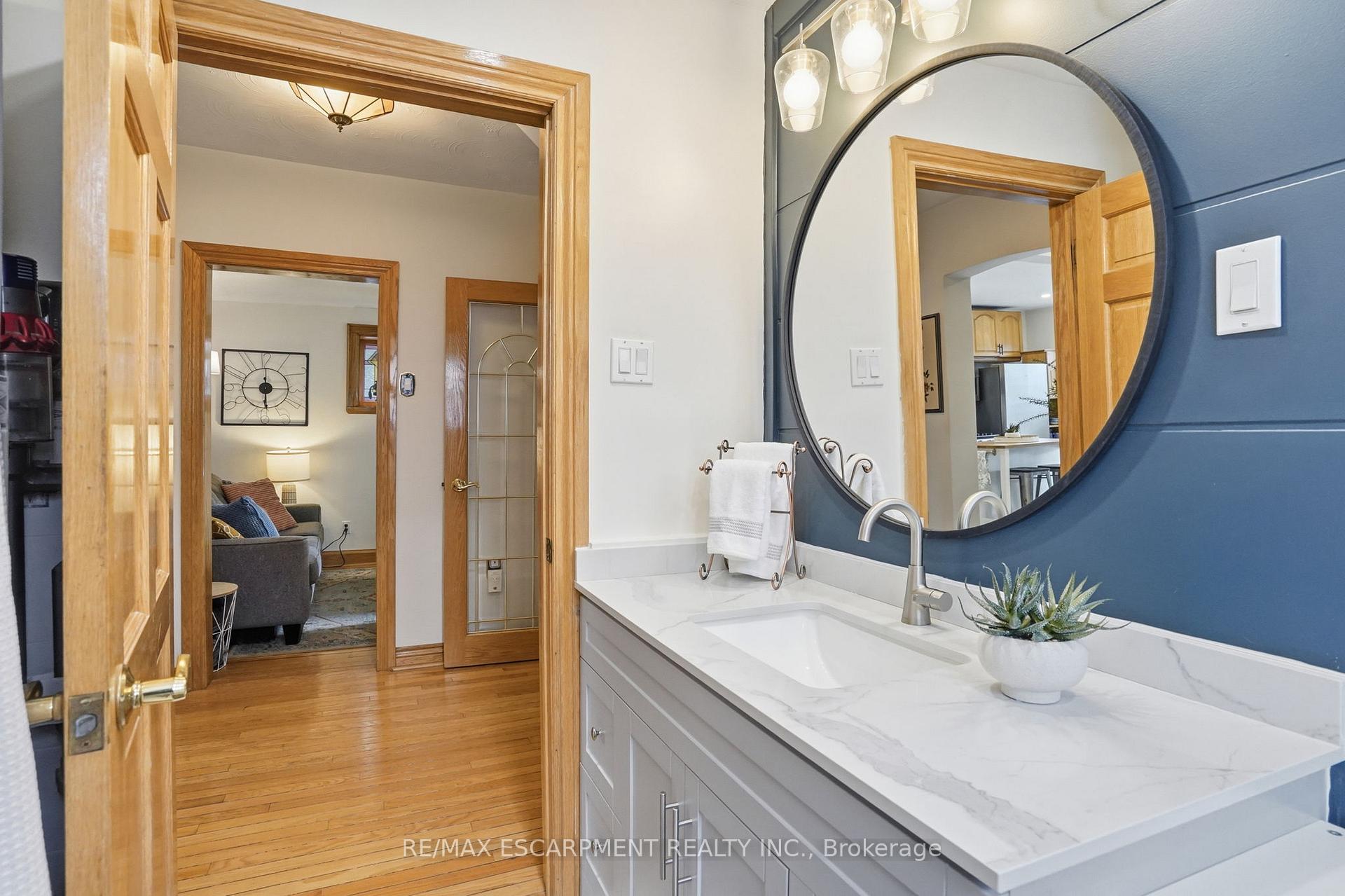 Photo 24 of 17 Tuxedo Avenue S, Hamilton, Delta — HOMEH