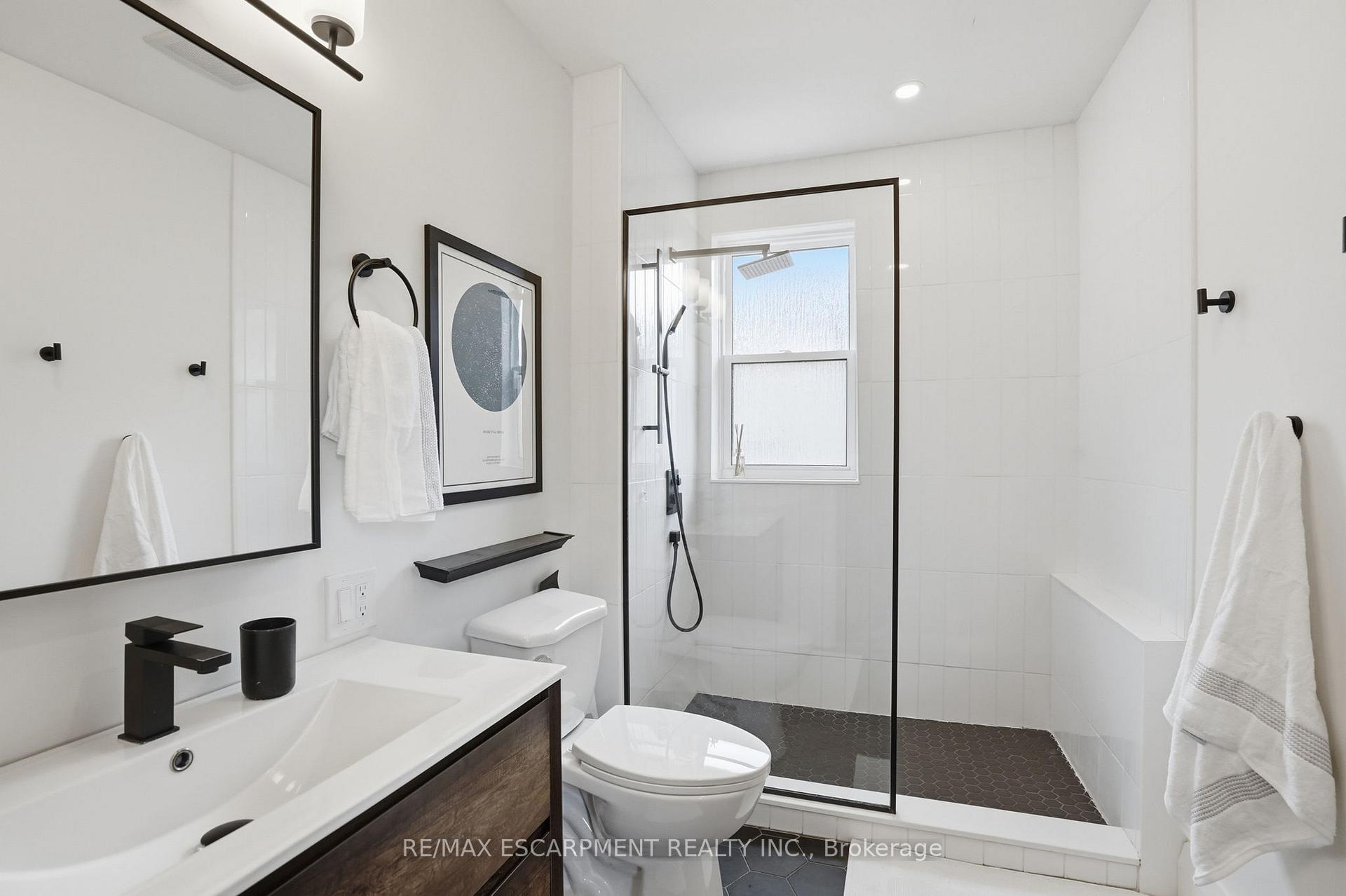 Photo 26 of 17 Tuxedo Avenue S, Hamilton, Delta — HOMEH