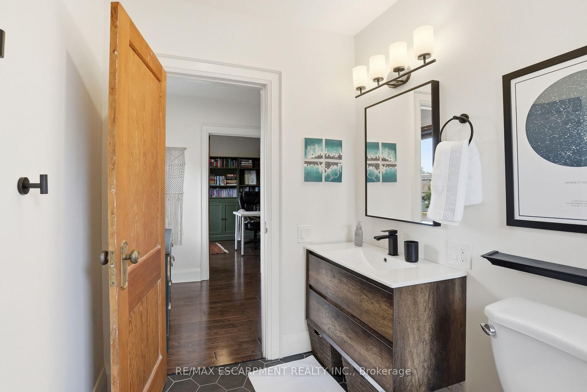 Photo 27 of 17 Tuxedo Avenue S, Hamilton, Delta — HOMEH
